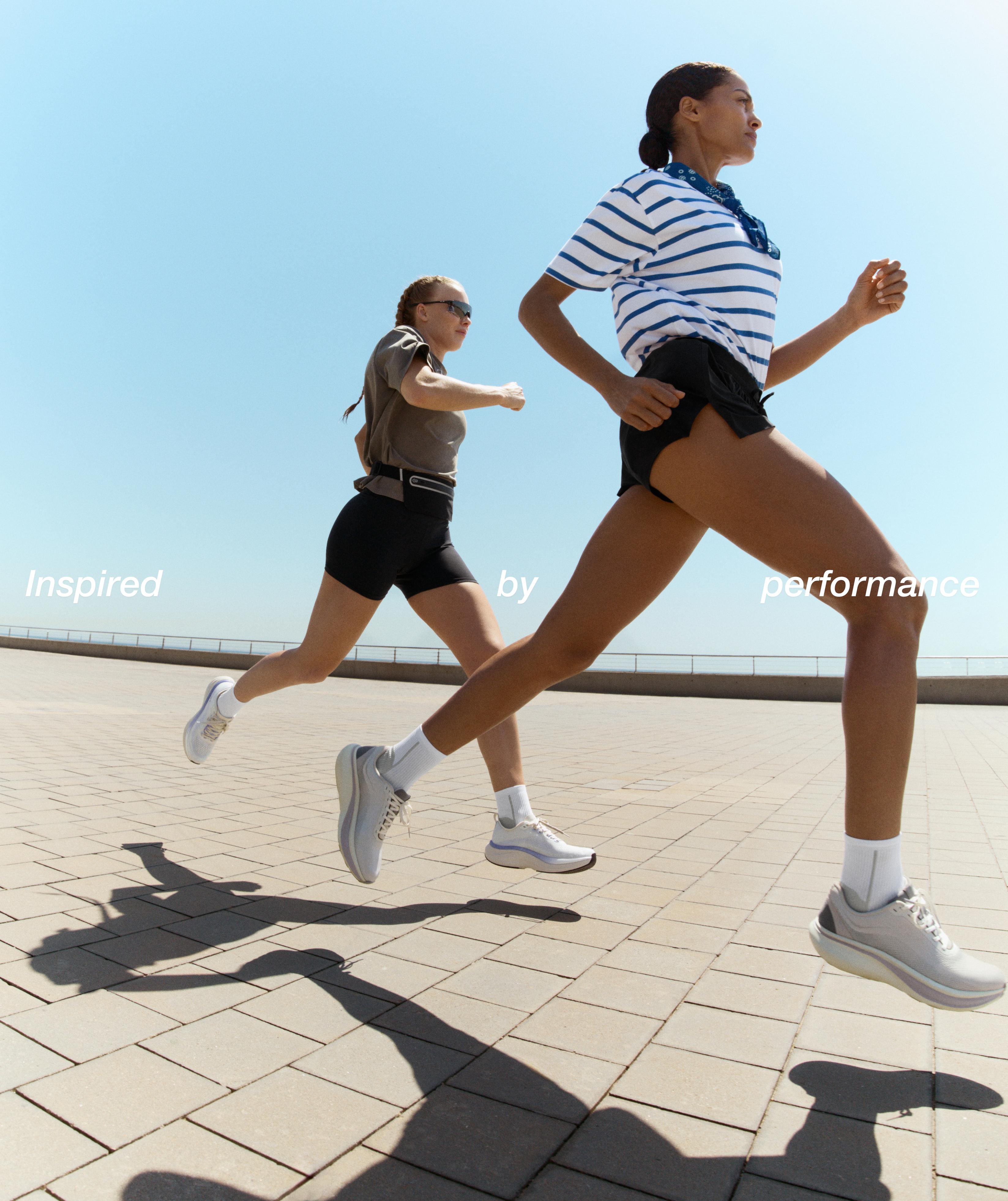 Mid-rise 7cm technical shorts — BLACK