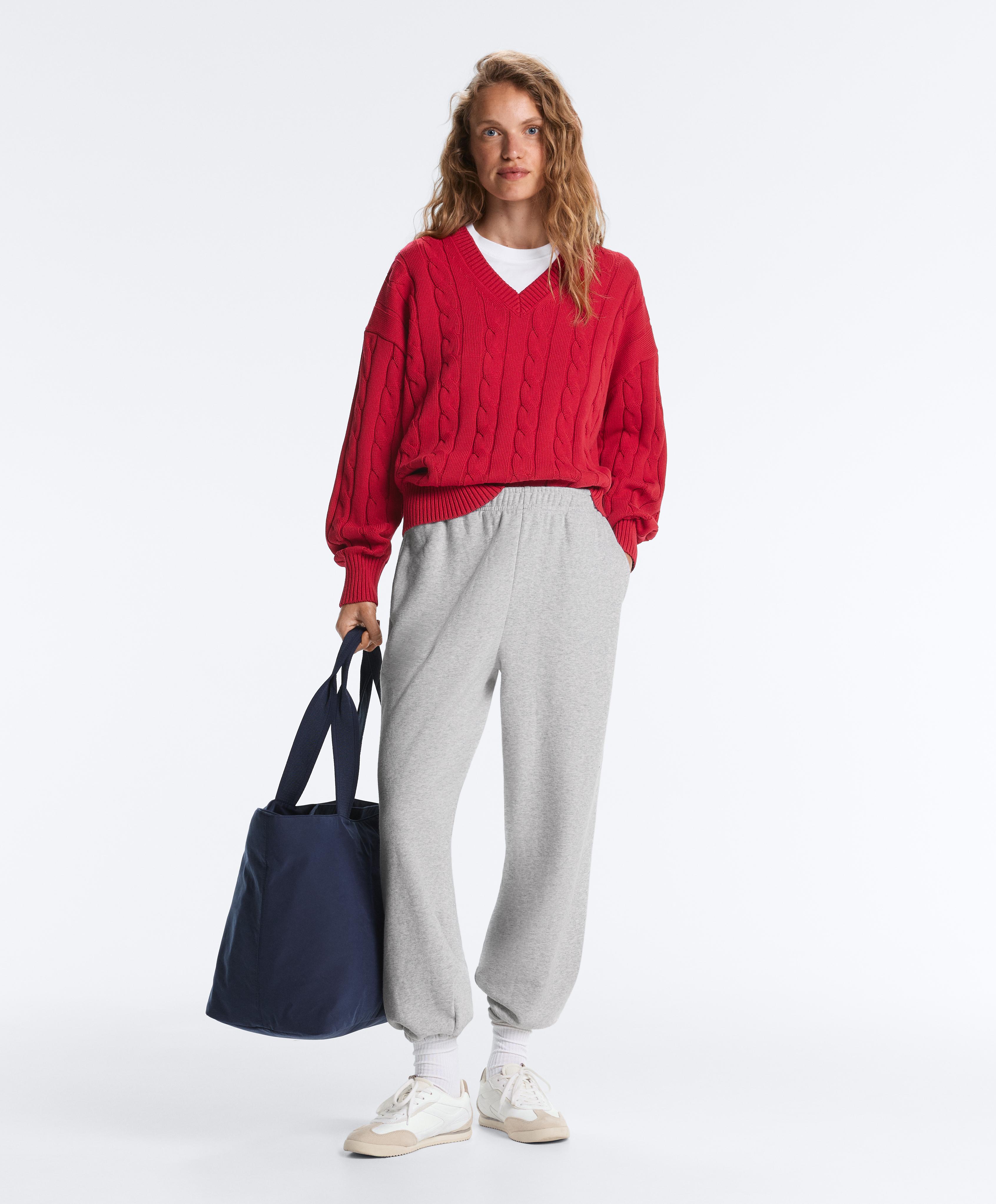100% cotton cable knit V-neck jumper — BRIGHT RED