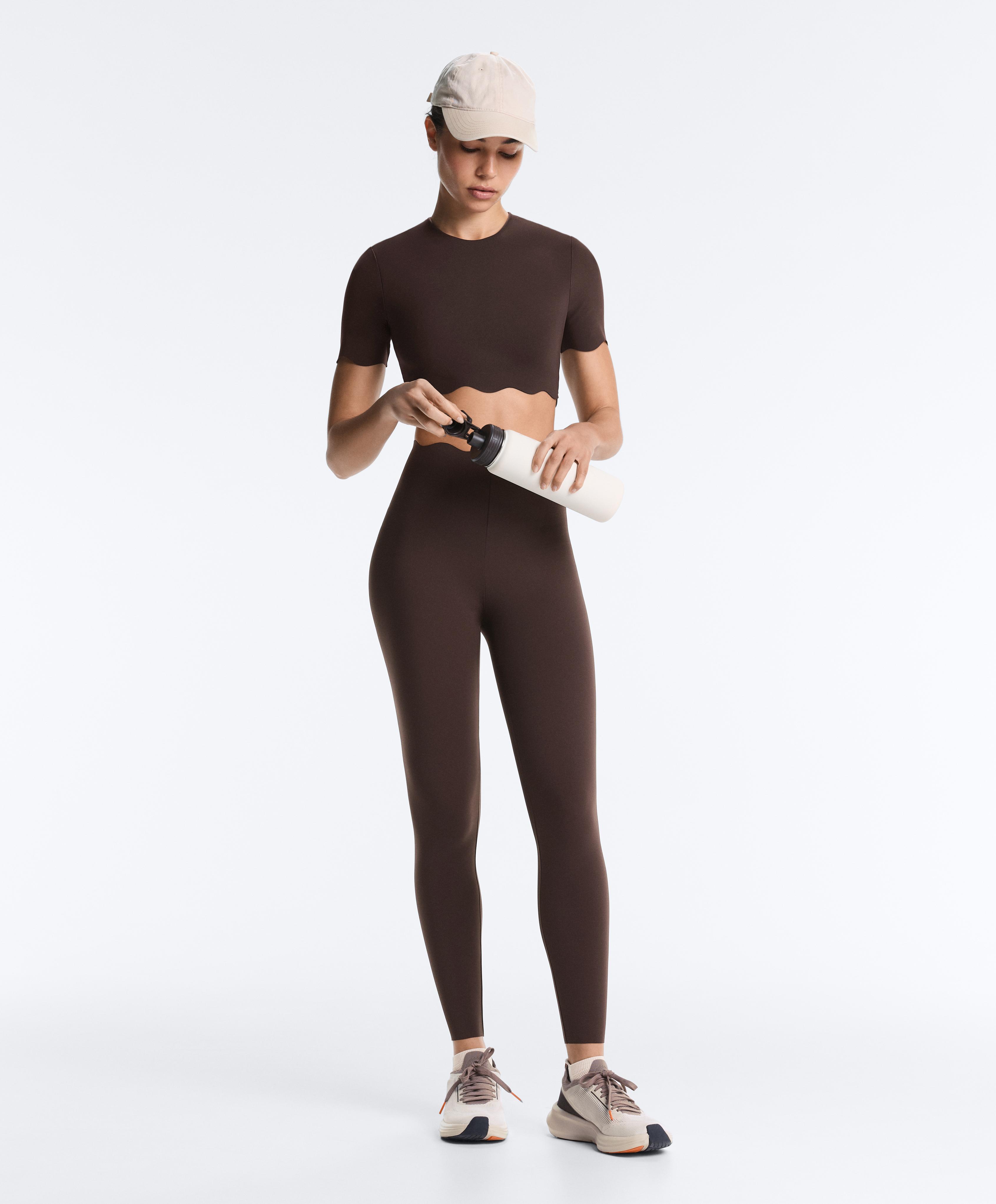 Wavy Compressive Tank Top — DARK REDDISH‑BROWN