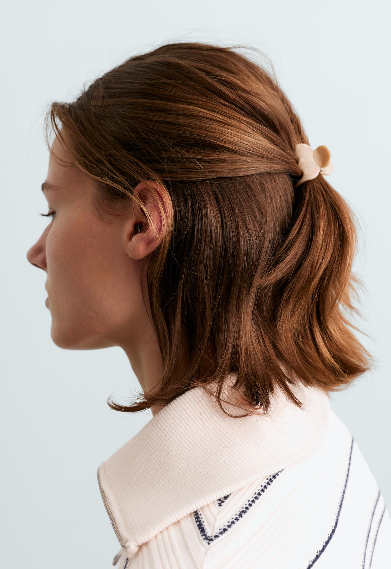 2 mini marble-effect hair clips — ALMOND