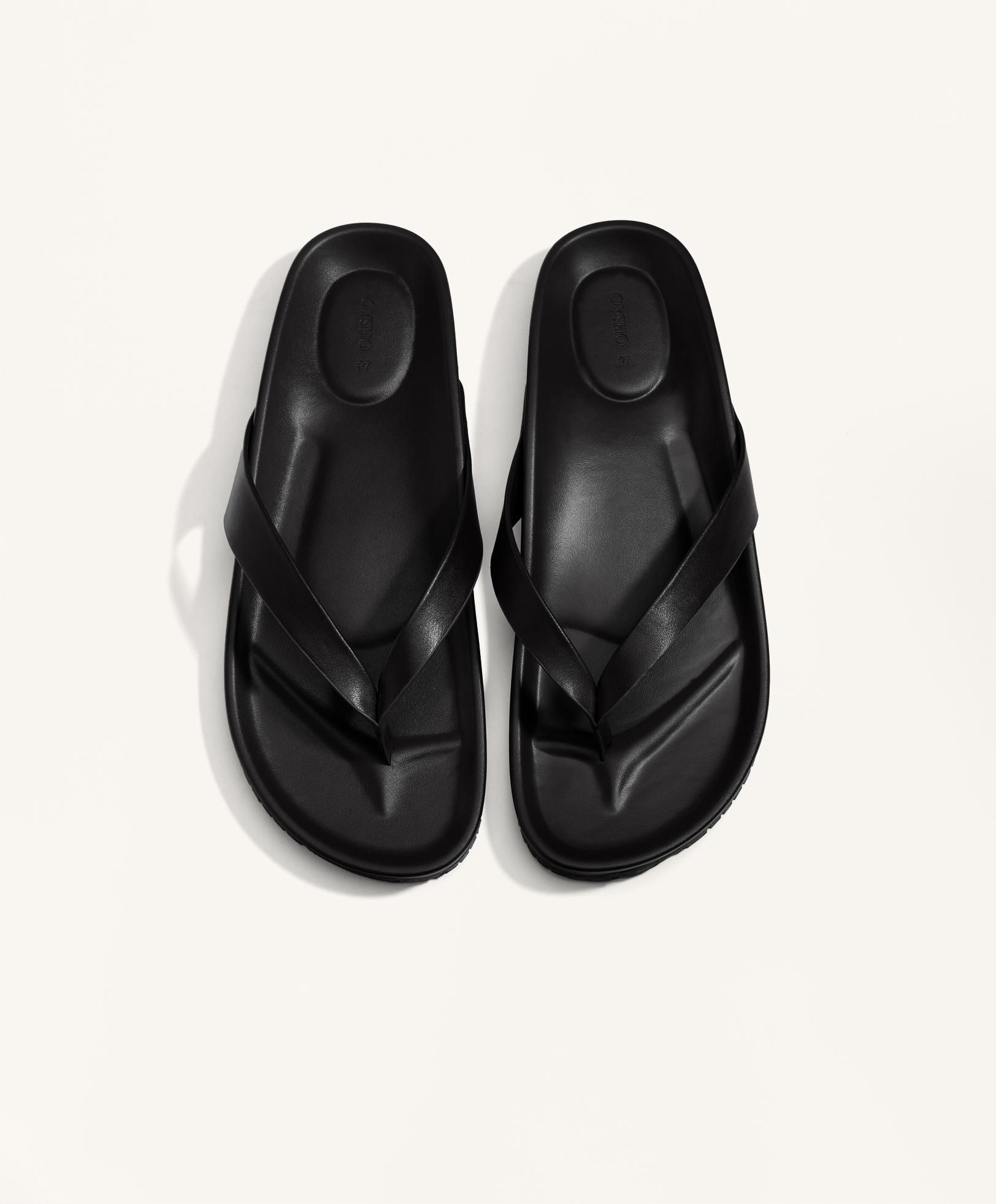 Strappy flat sandal Strappy flat sandal