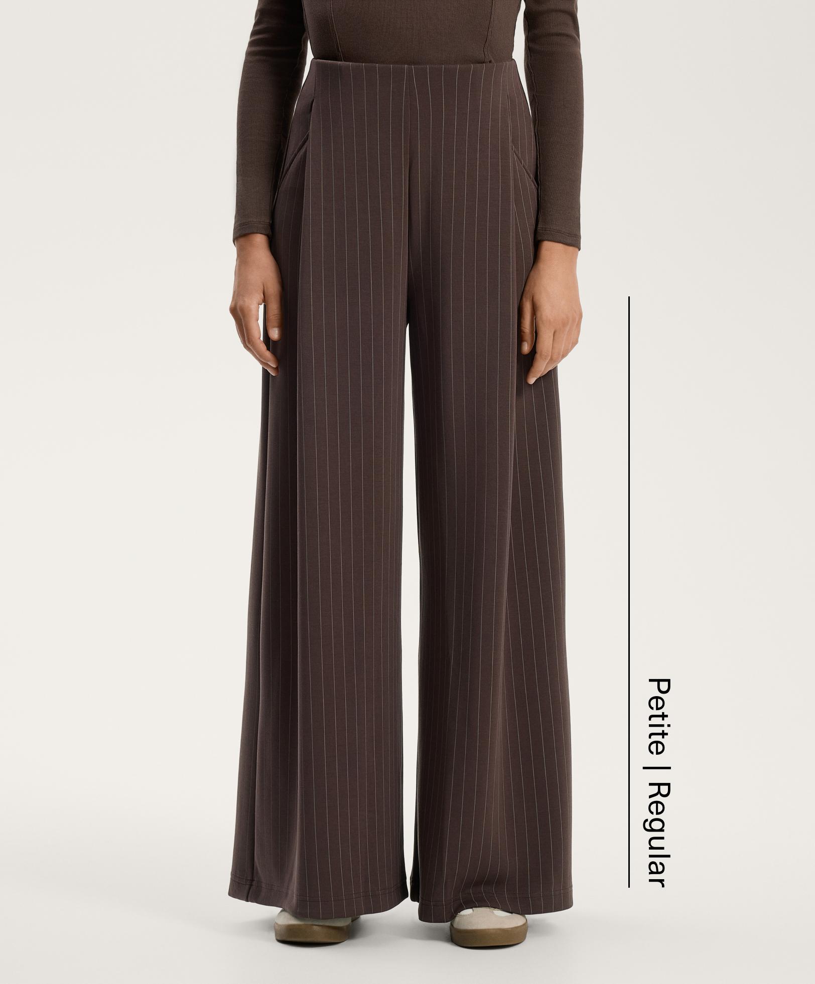 Weite Hose mit Streifen und weichem Modal