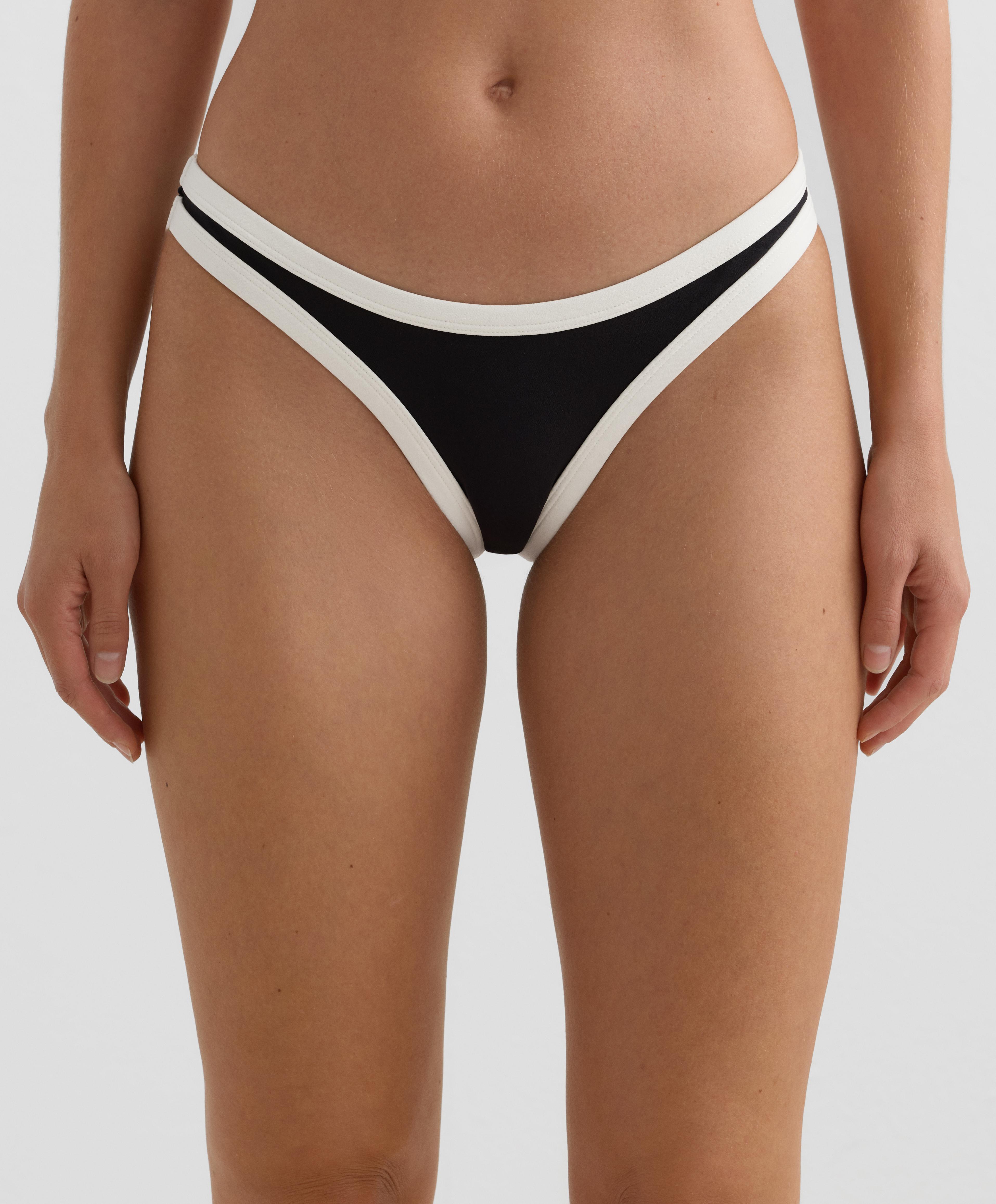 Bikini Medium Bottoms Contrast Trim U-Cut Bikini Medium Bottoms Contrast Trim U-Cut