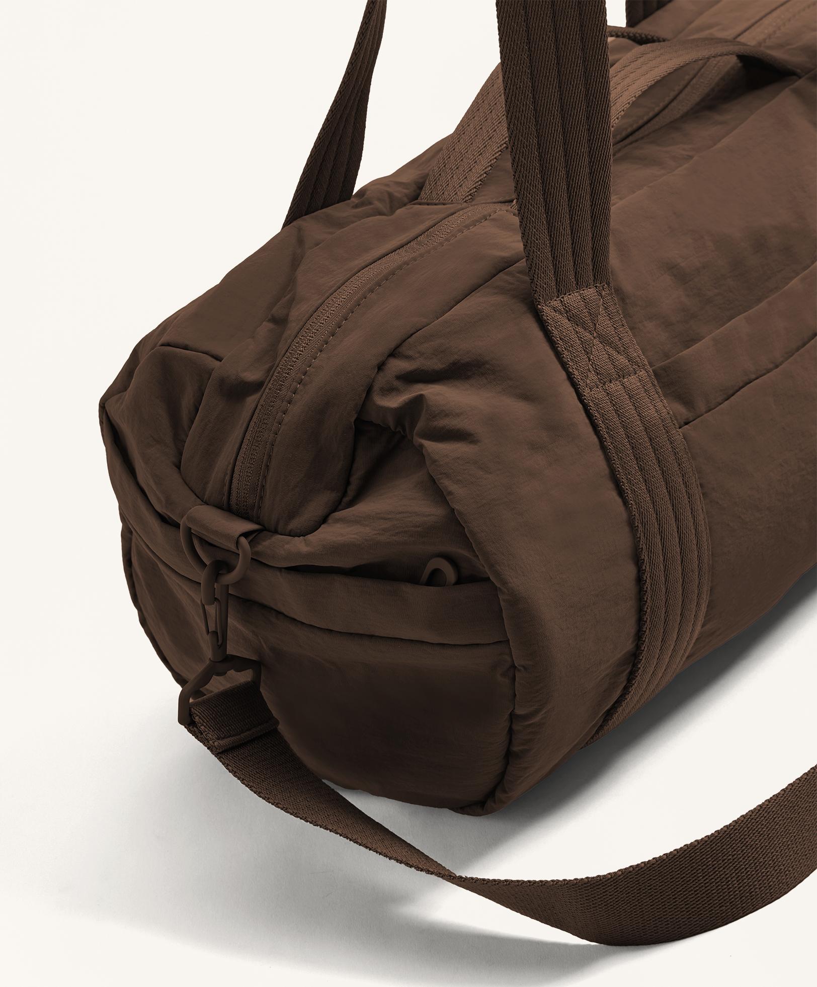 Bowling style sports bag