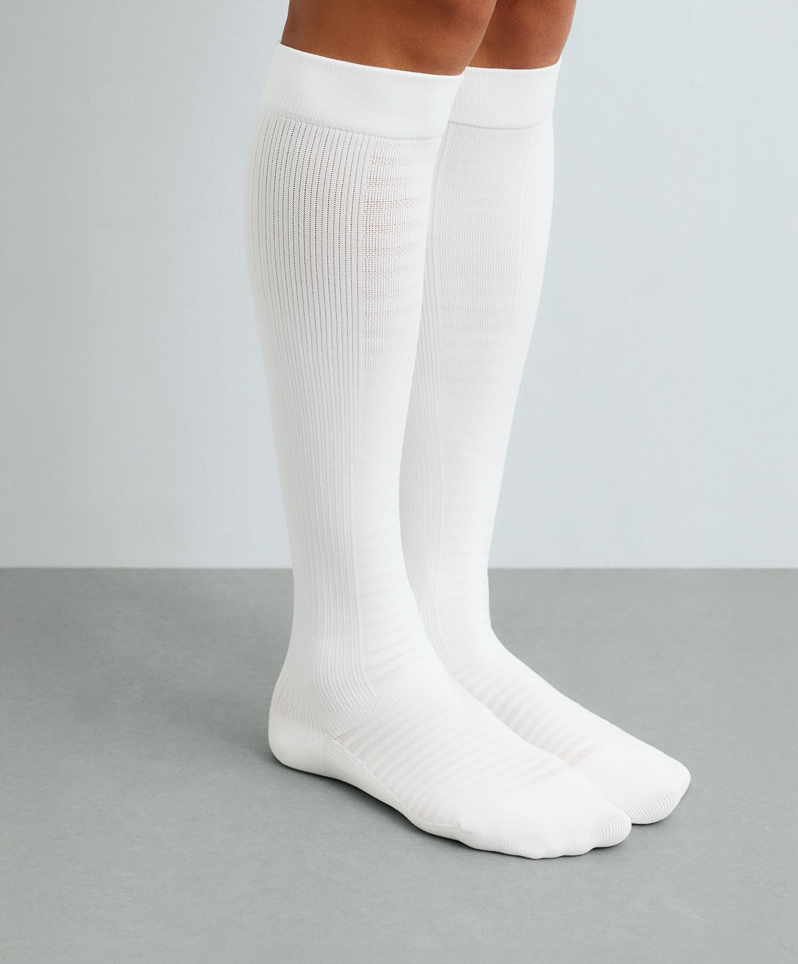 Knee-high polyamide blend socks
