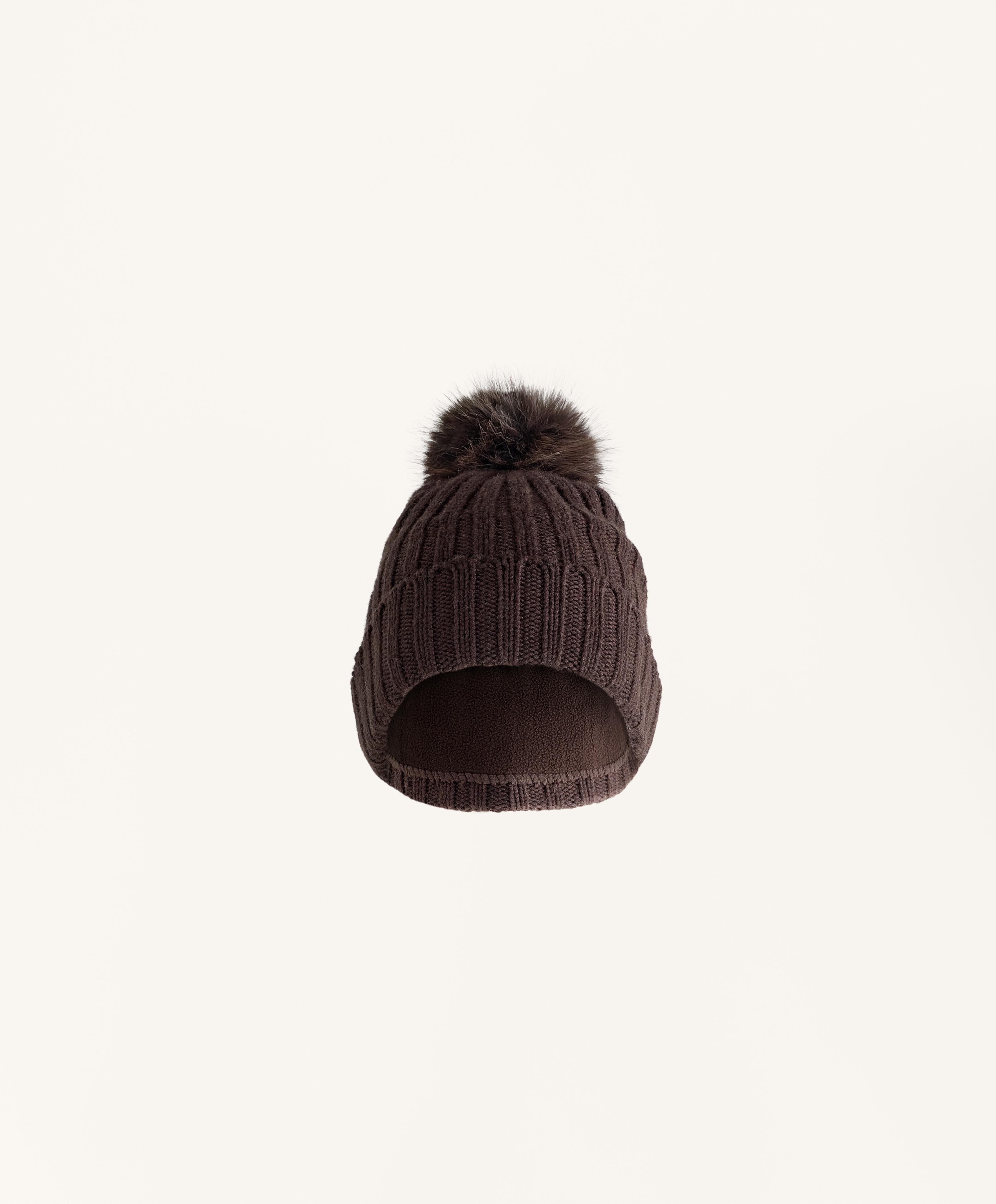 Pompom knit hat