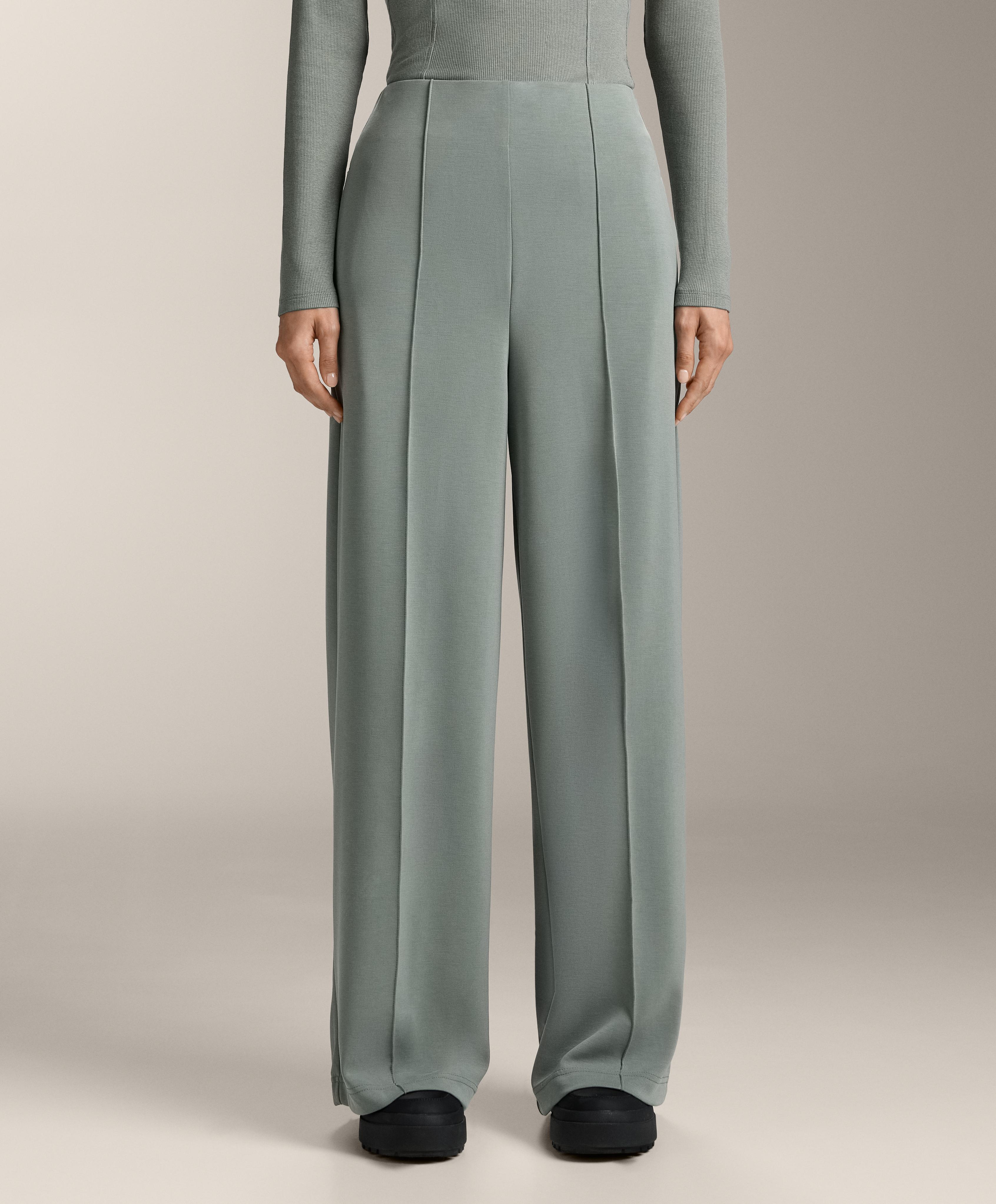 Pantalon droit à nervure avec modal au toucher doux Pantalon droit à nervure avec modal au toucher doux