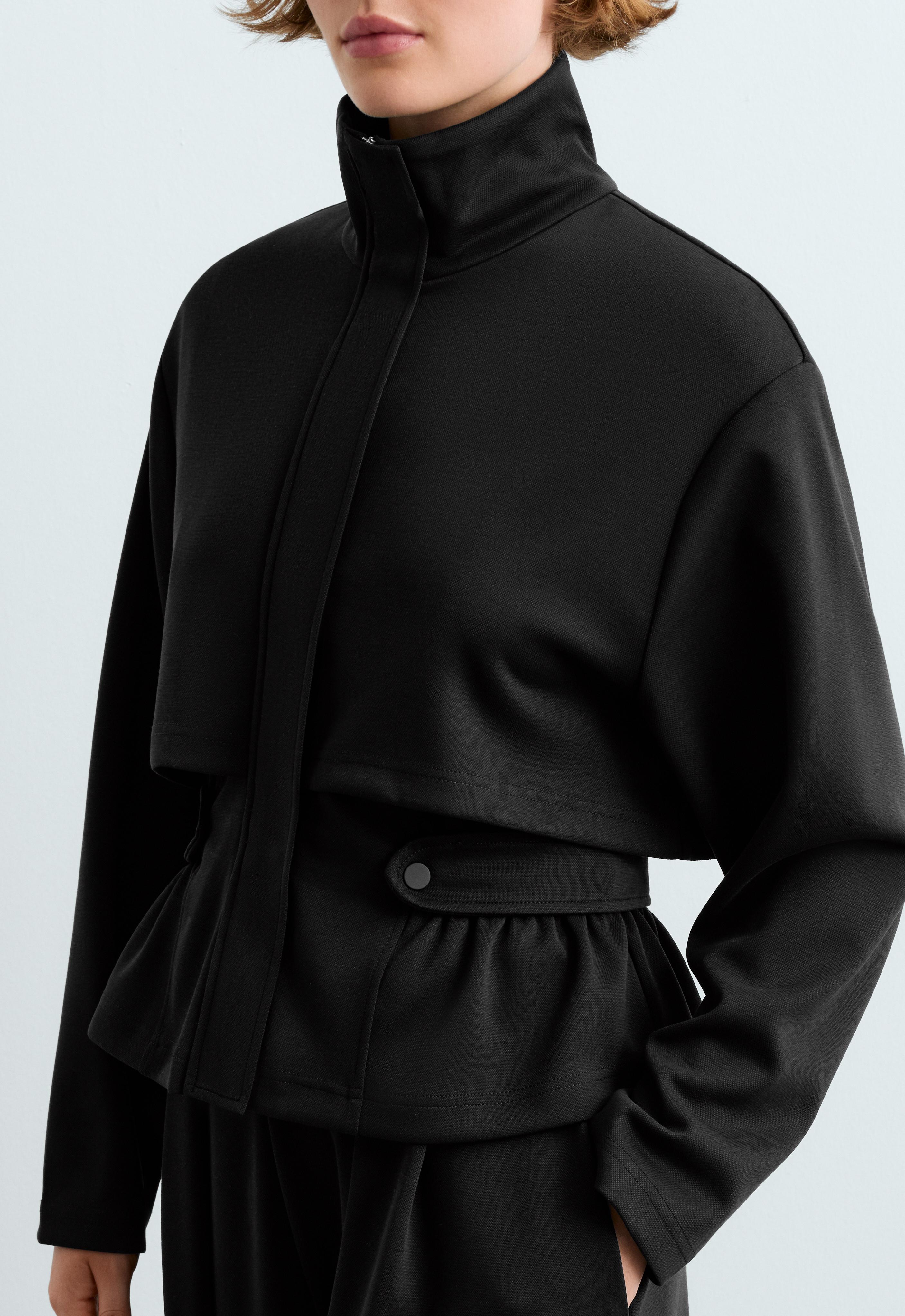 Kurze Piqué-Jacke mit Gürtel