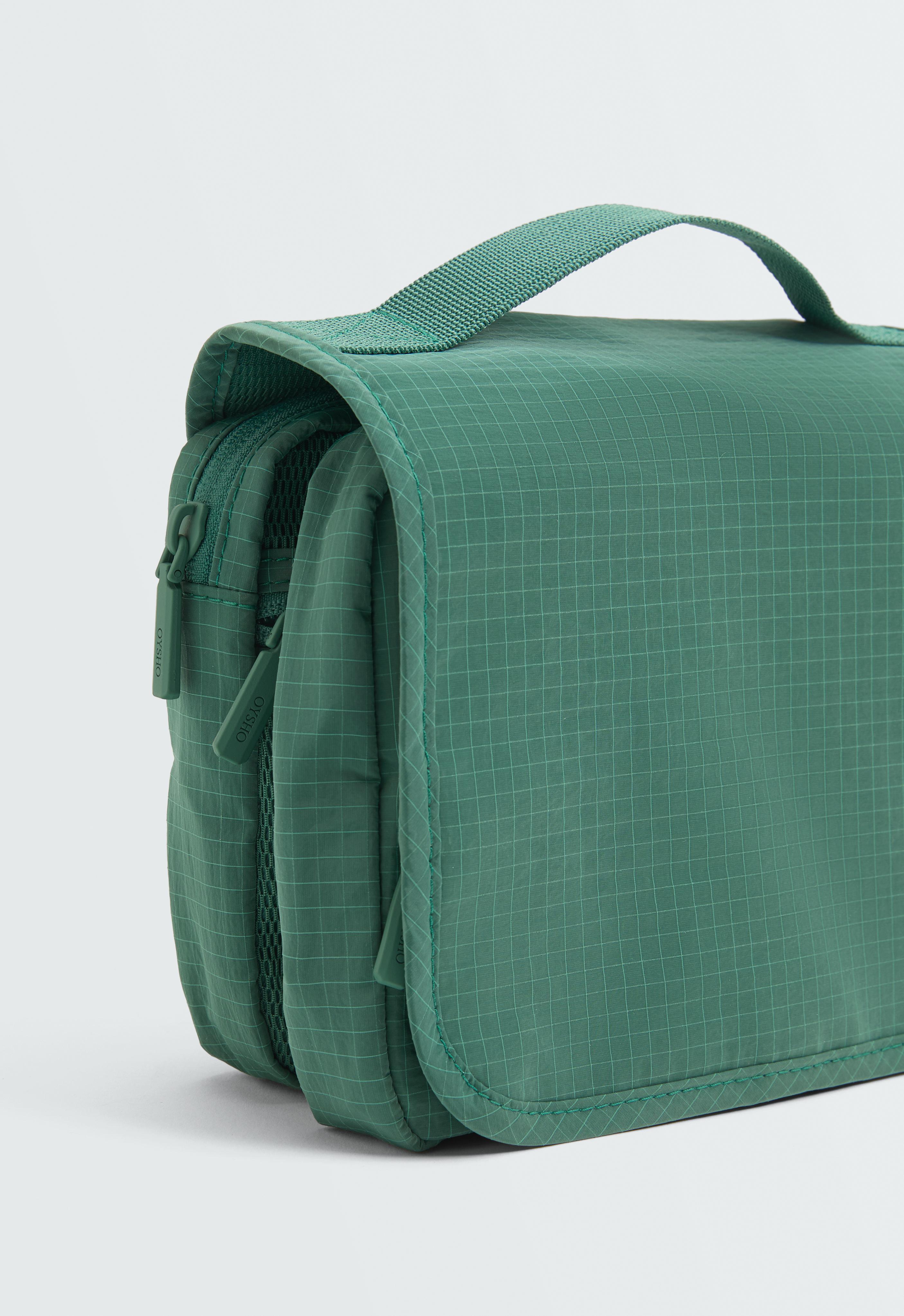 Hanging wash bag — GREEN