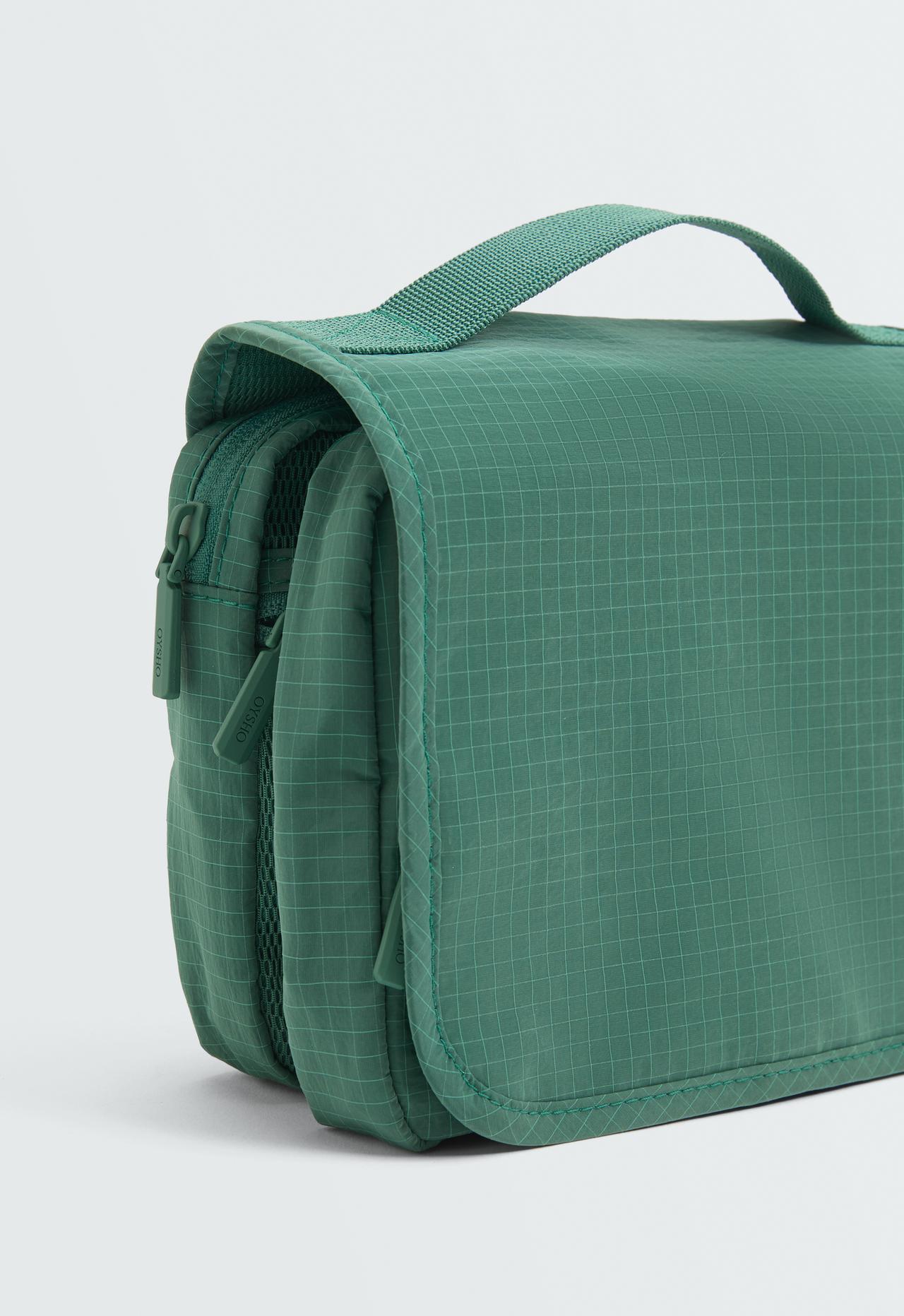 Hanging wash bag — GREEN