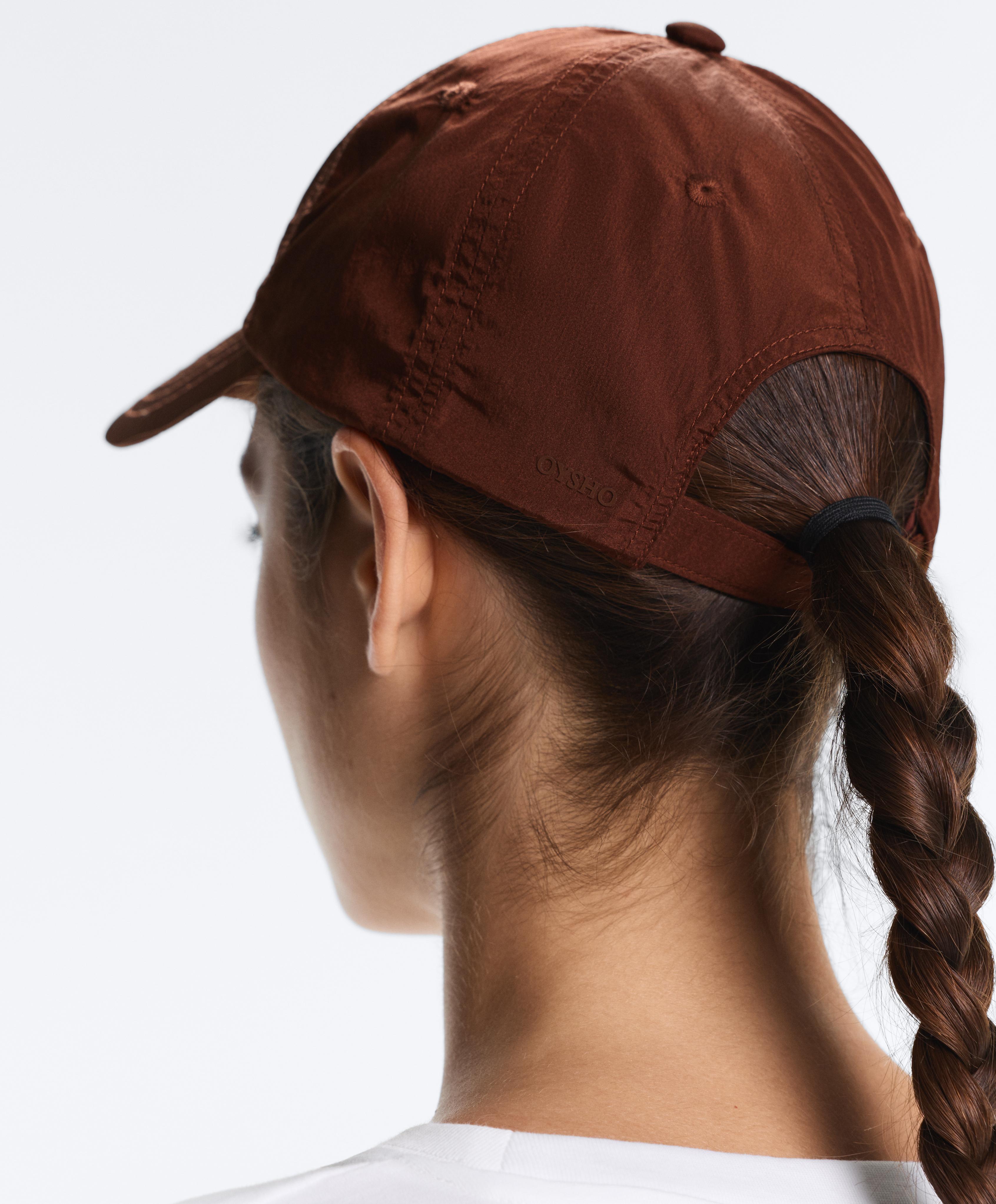 Lightweight sports cap — Clay brown