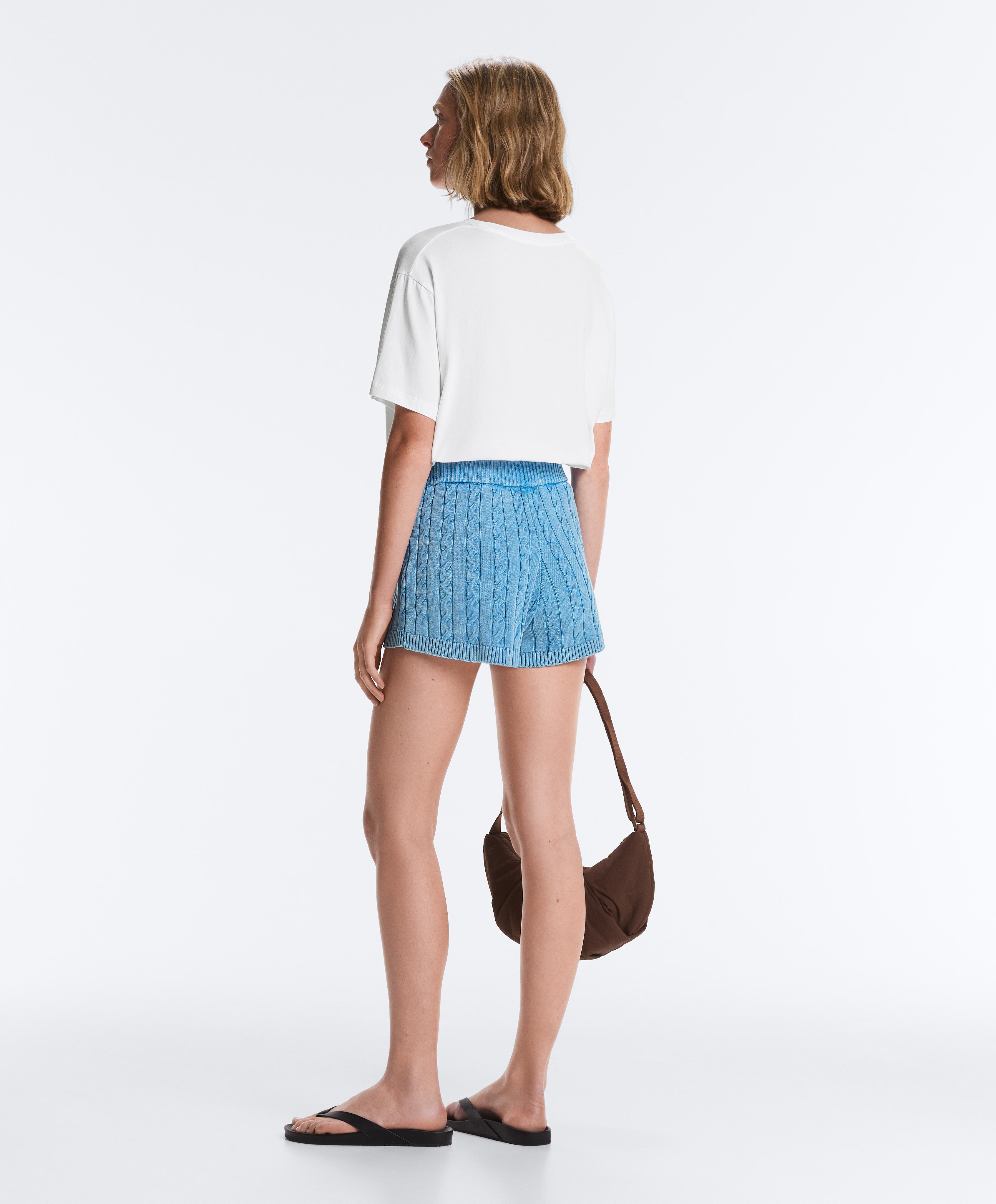 Blue washed cable knit total look