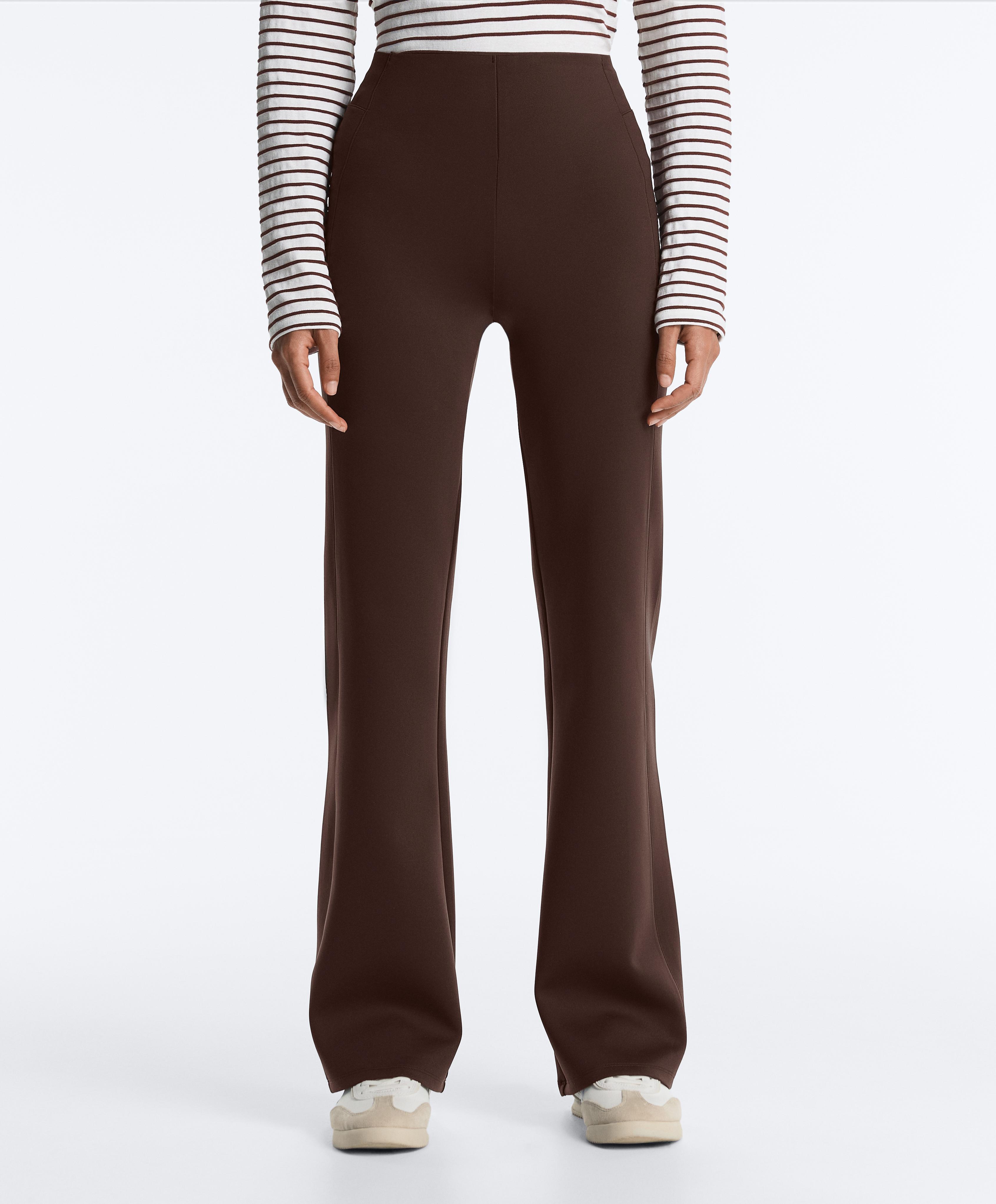 Pantalón flare high rise efecto neopreno Pantalón flare high rise efecto neopreno