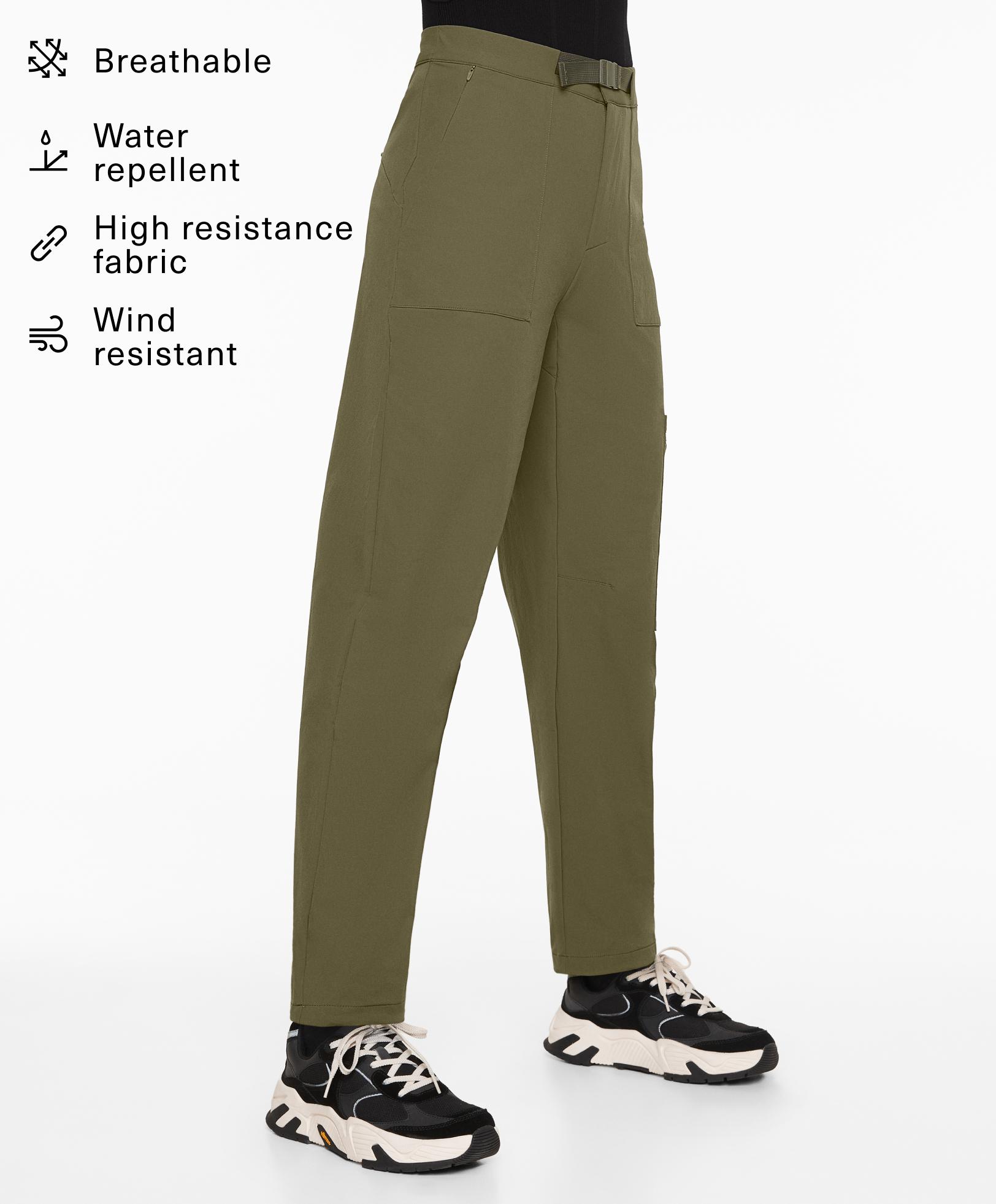 Water-repellent technical trousers with pockets