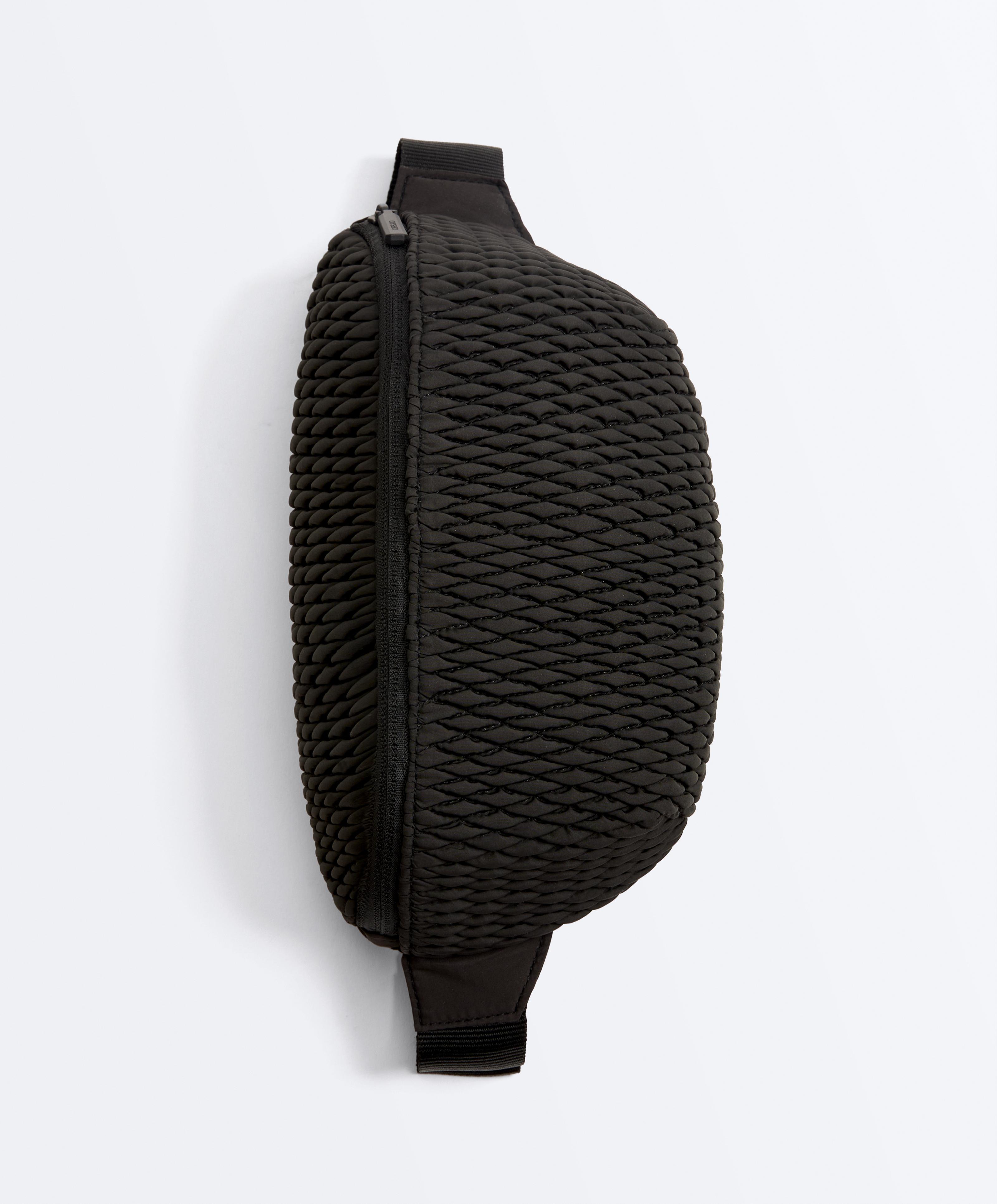 Padded belt bag — BLACK