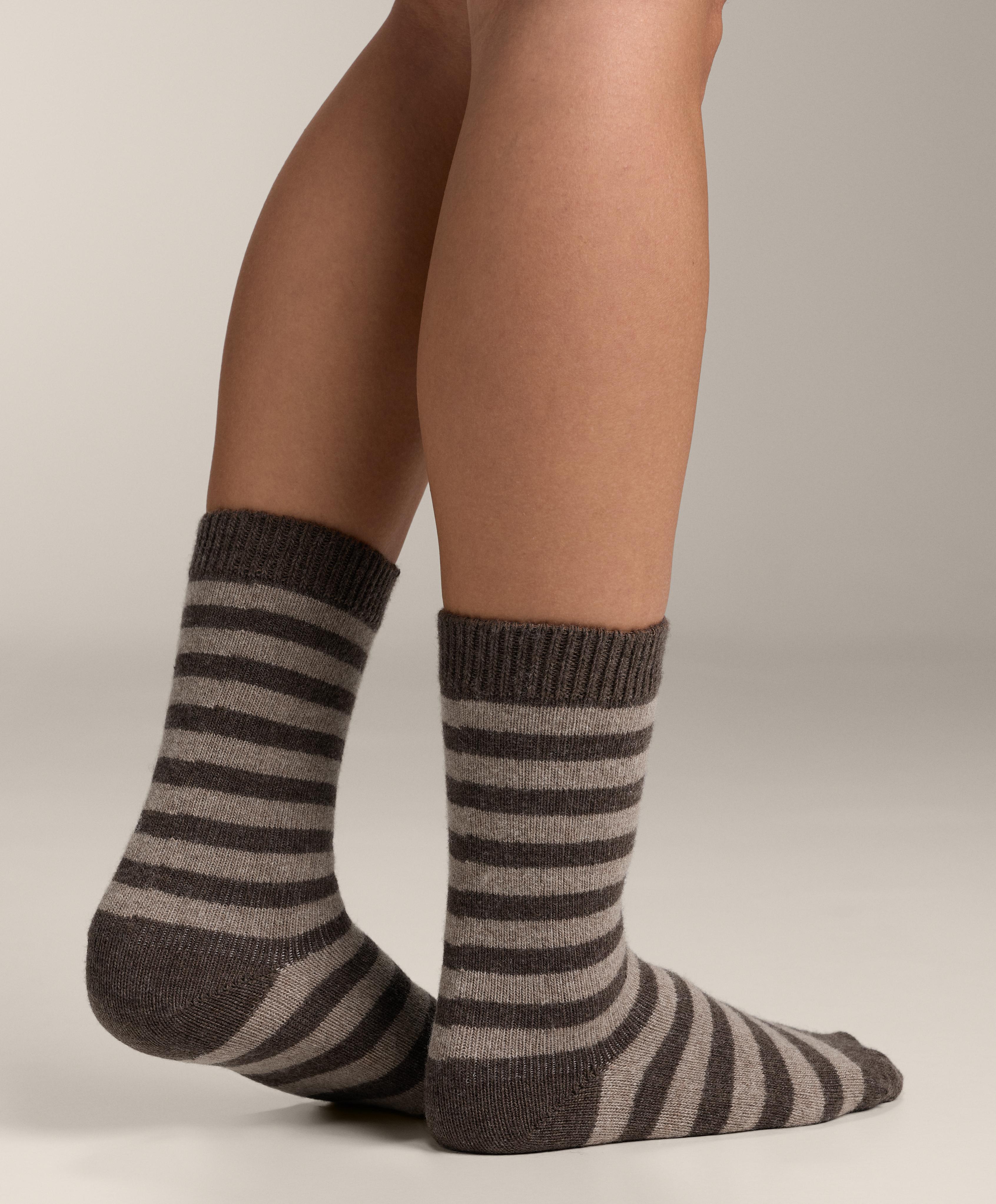 Classic socks in 19% cashmere 12% wool — DARK BROWN