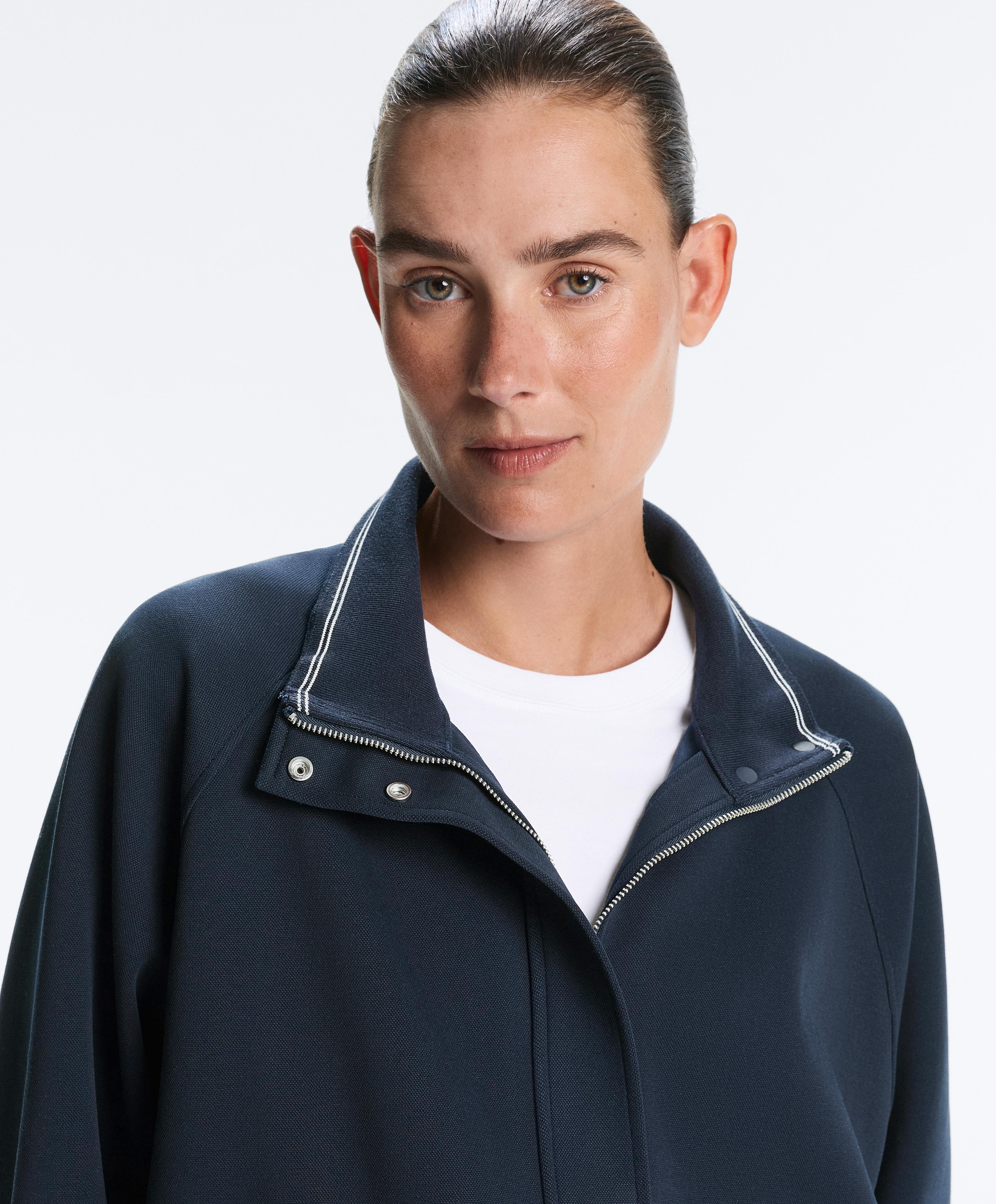 Casaco piqué com algodão e piping contraste Casaco piqué com algodão e piping contraste