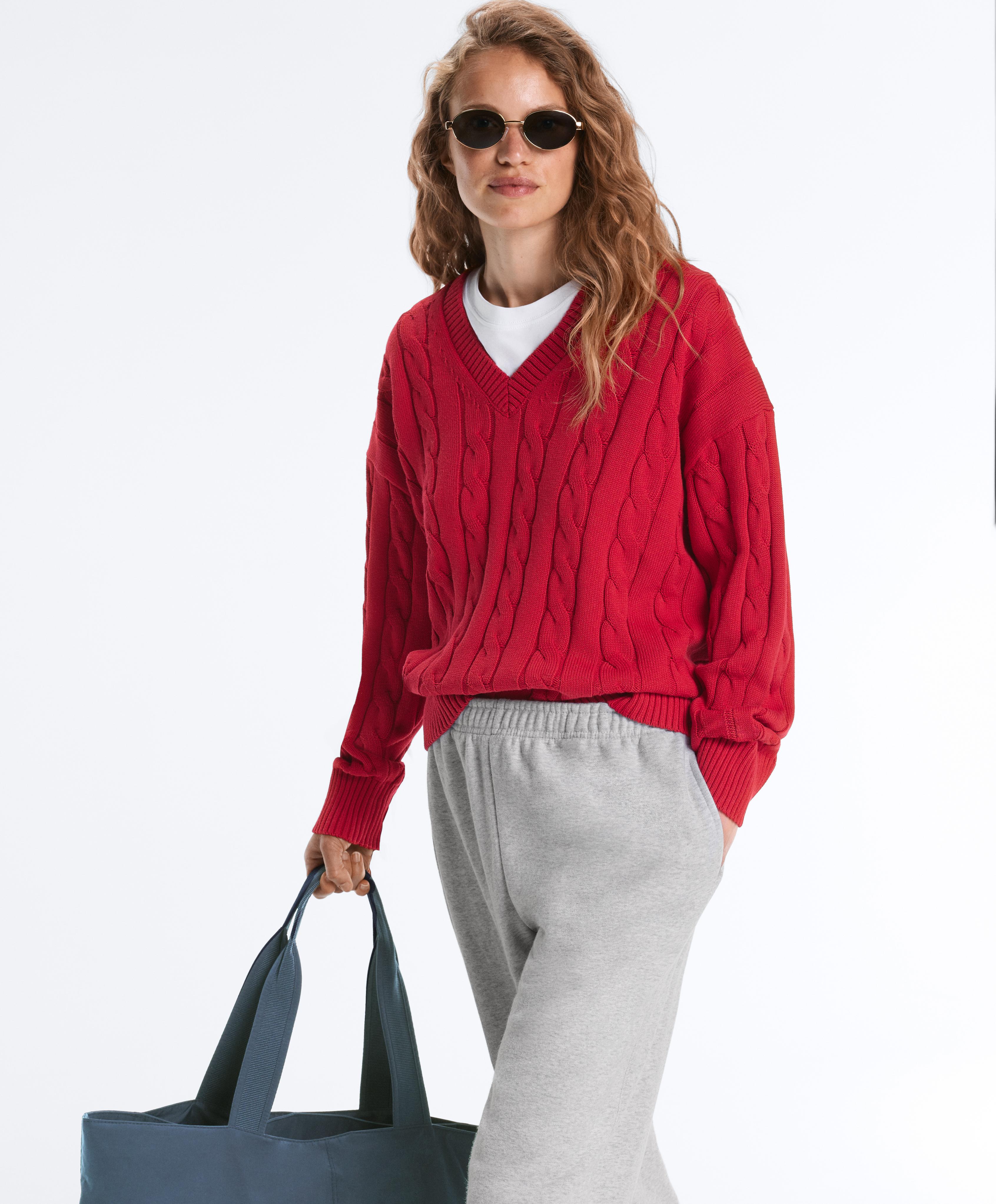 100% cotton cable knit V-neck jumper — BRIGHT RED
