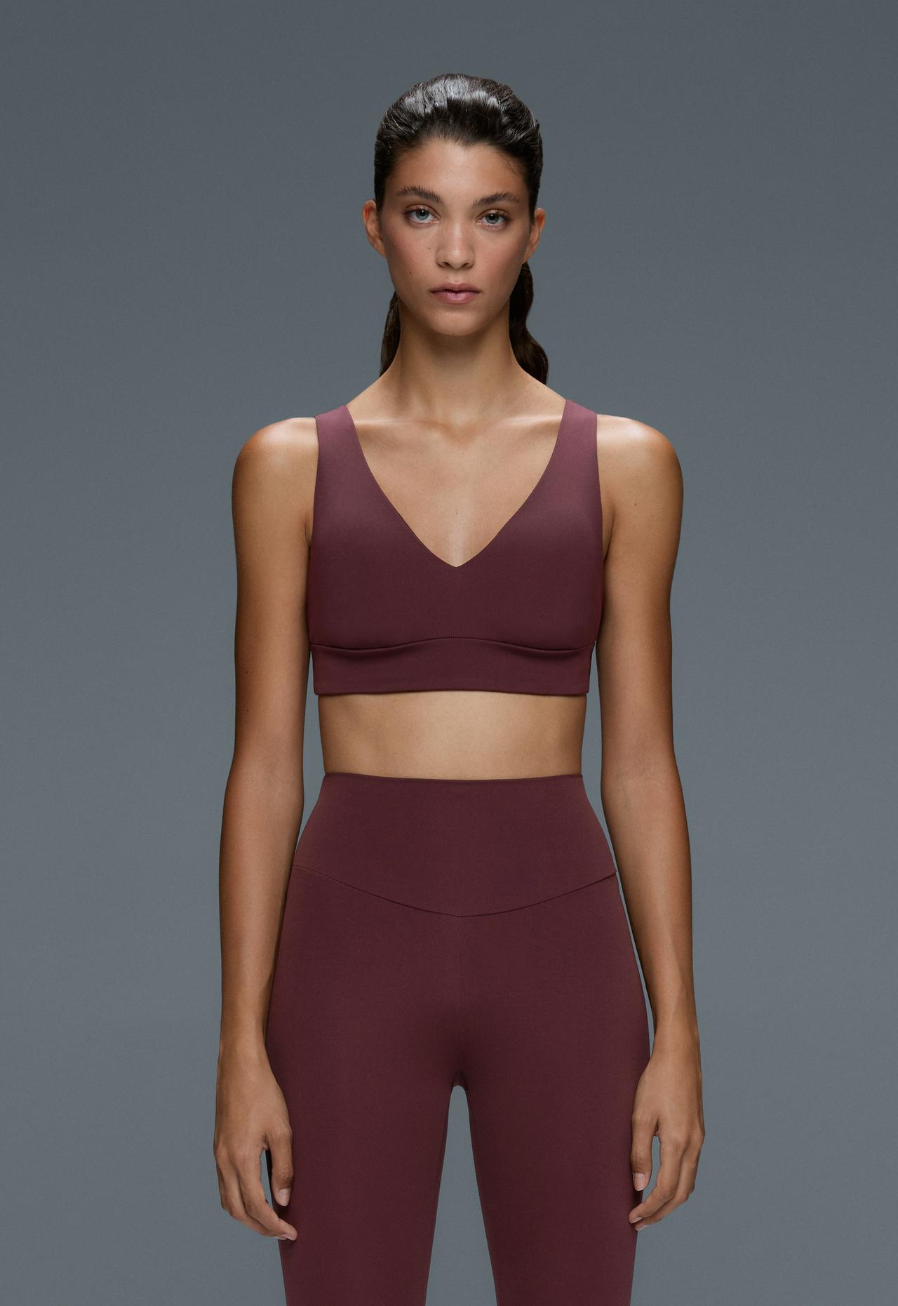 Comfortlux sports bra, medium support, V-neck — BURGUNDY