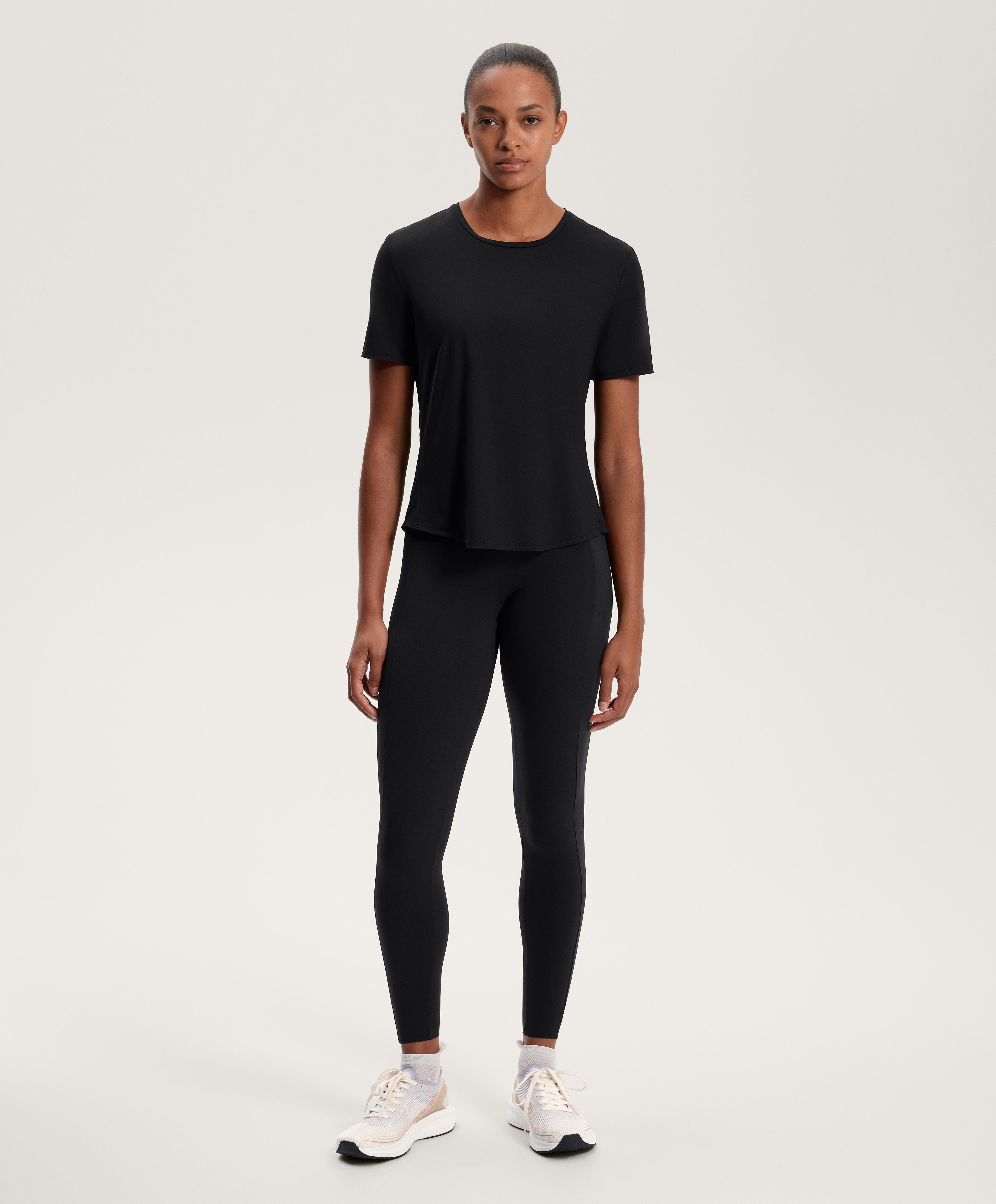 تيشيرت تقني بأكمام قصيرة - تنزيلات