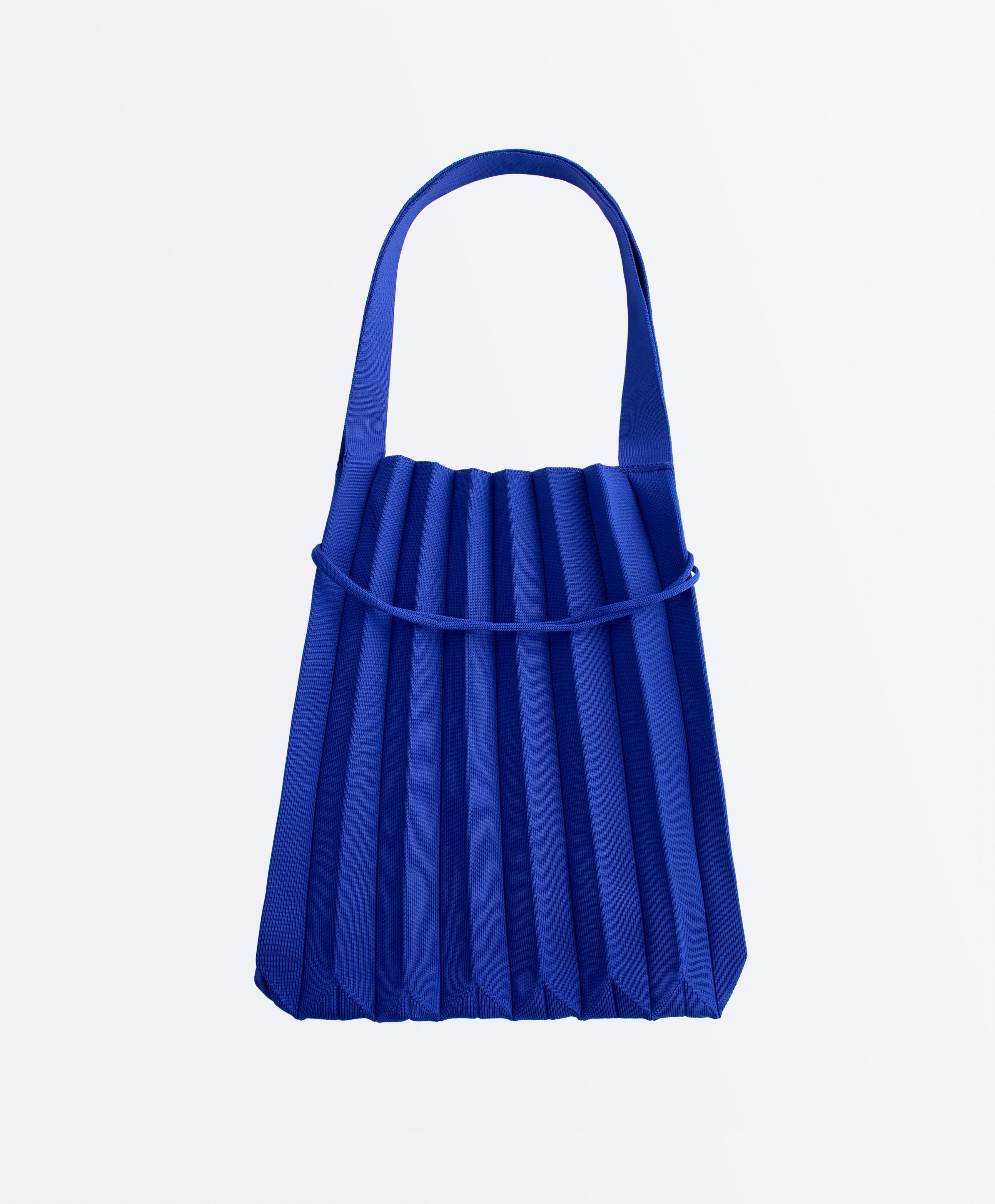 Pleated knit bag — KLEIN BLUE