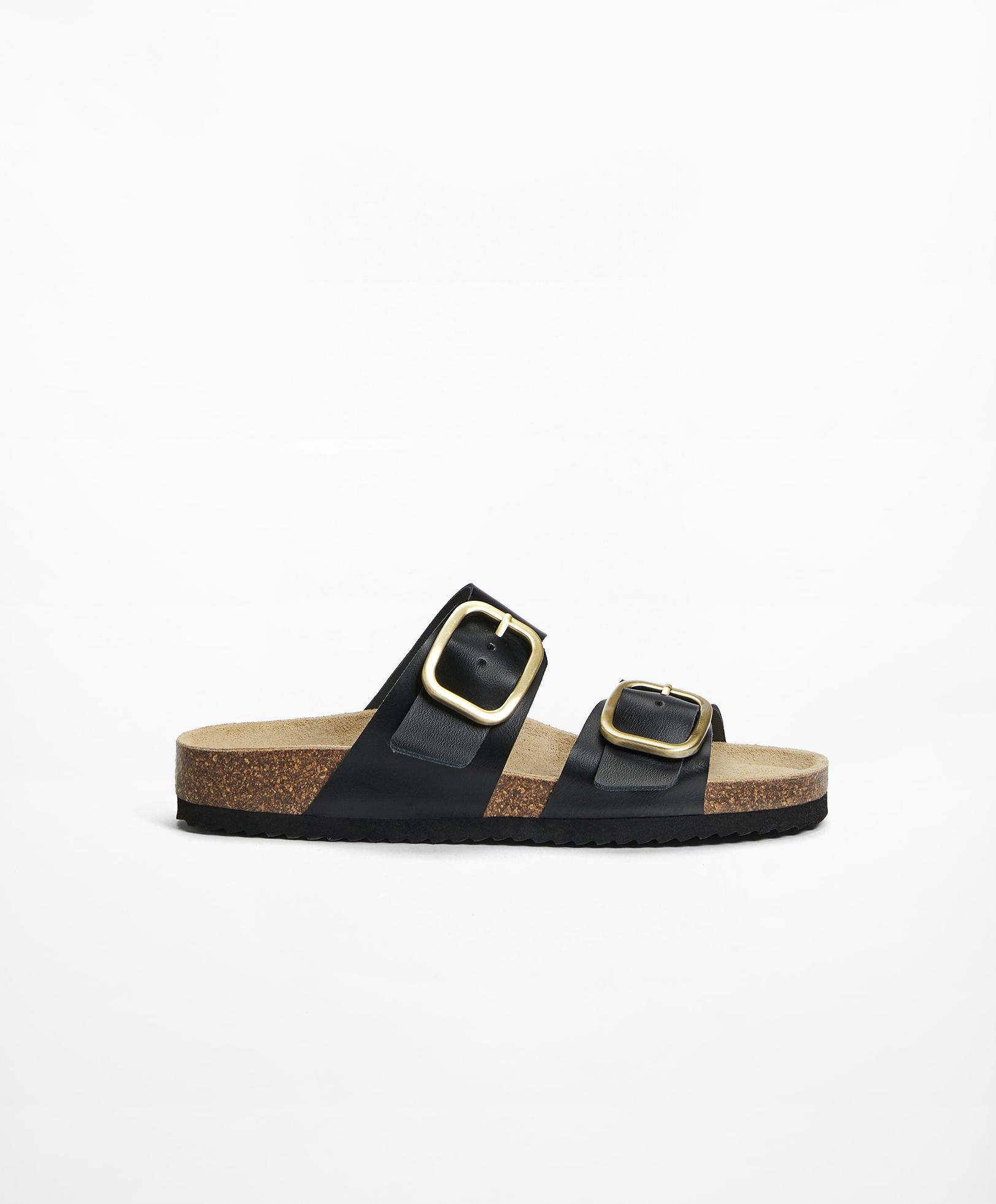 Leather sandals with buckle