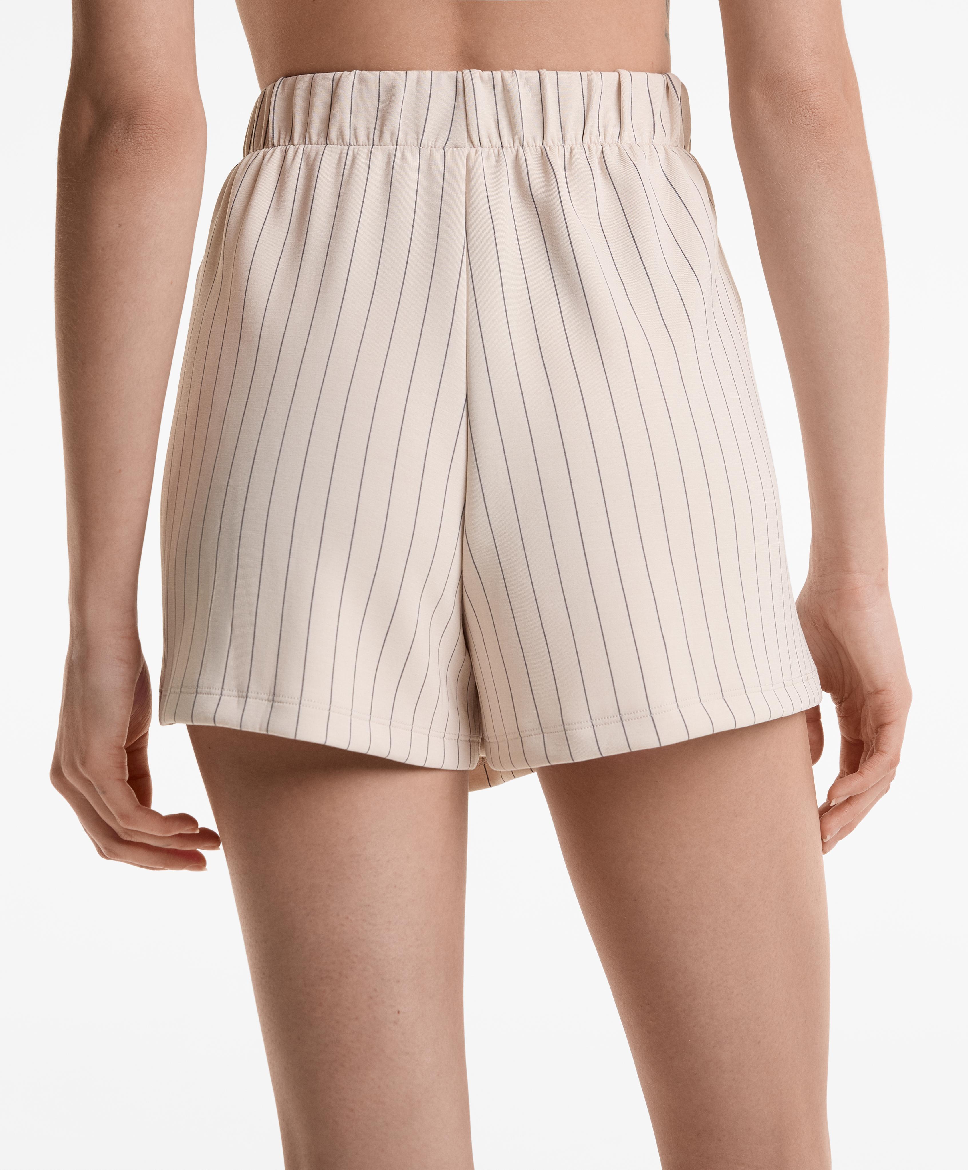 Shorts z wiązaniem z modalu o miękkim dotyku - Wyprzedaż Shorts z wiązaniem z modalu o miękkim dotyku - Wyprzedaż