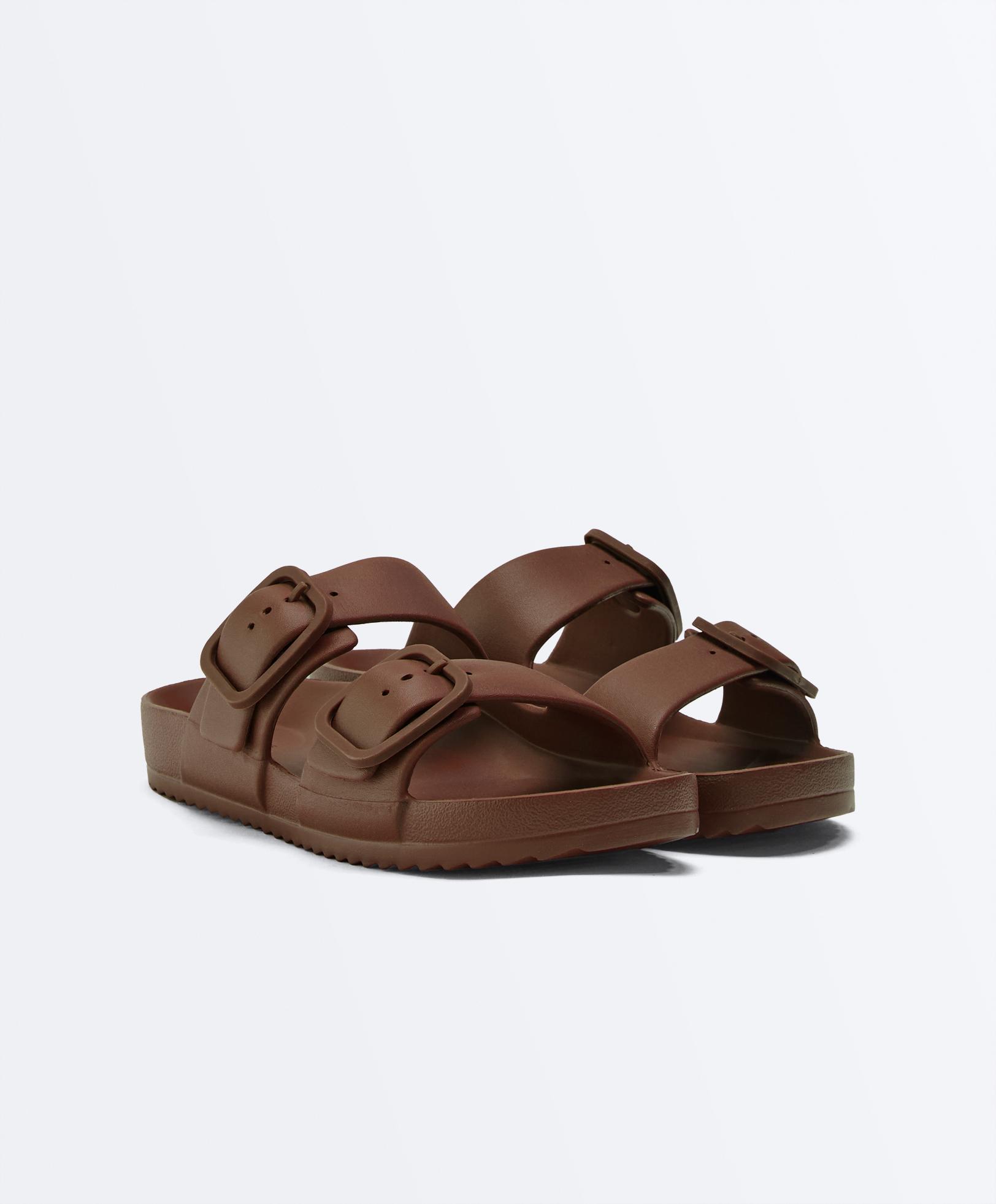 صندل حمام بأبازيم صندل حمام بأبازيم