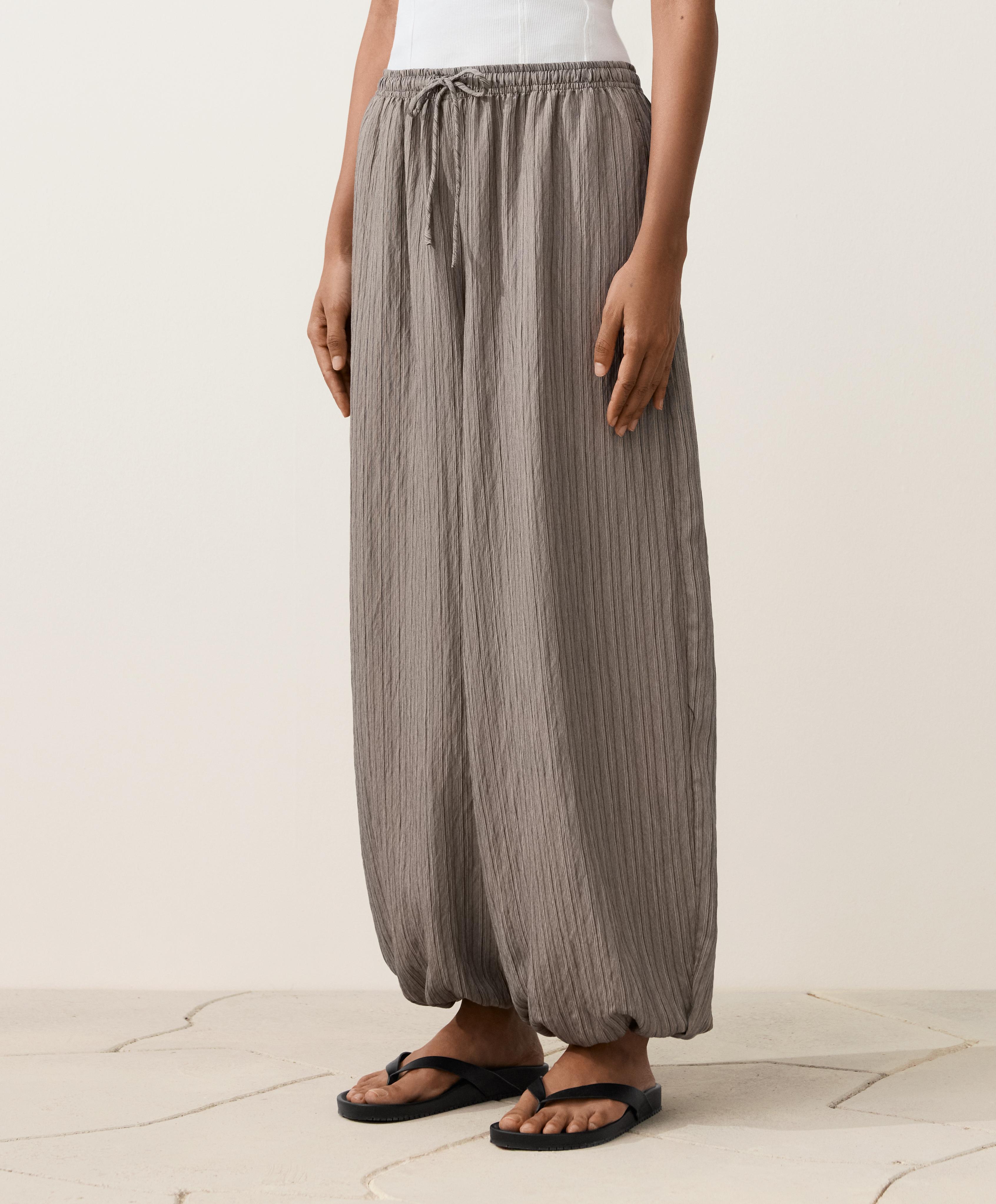 بنطلون واسع مخطط