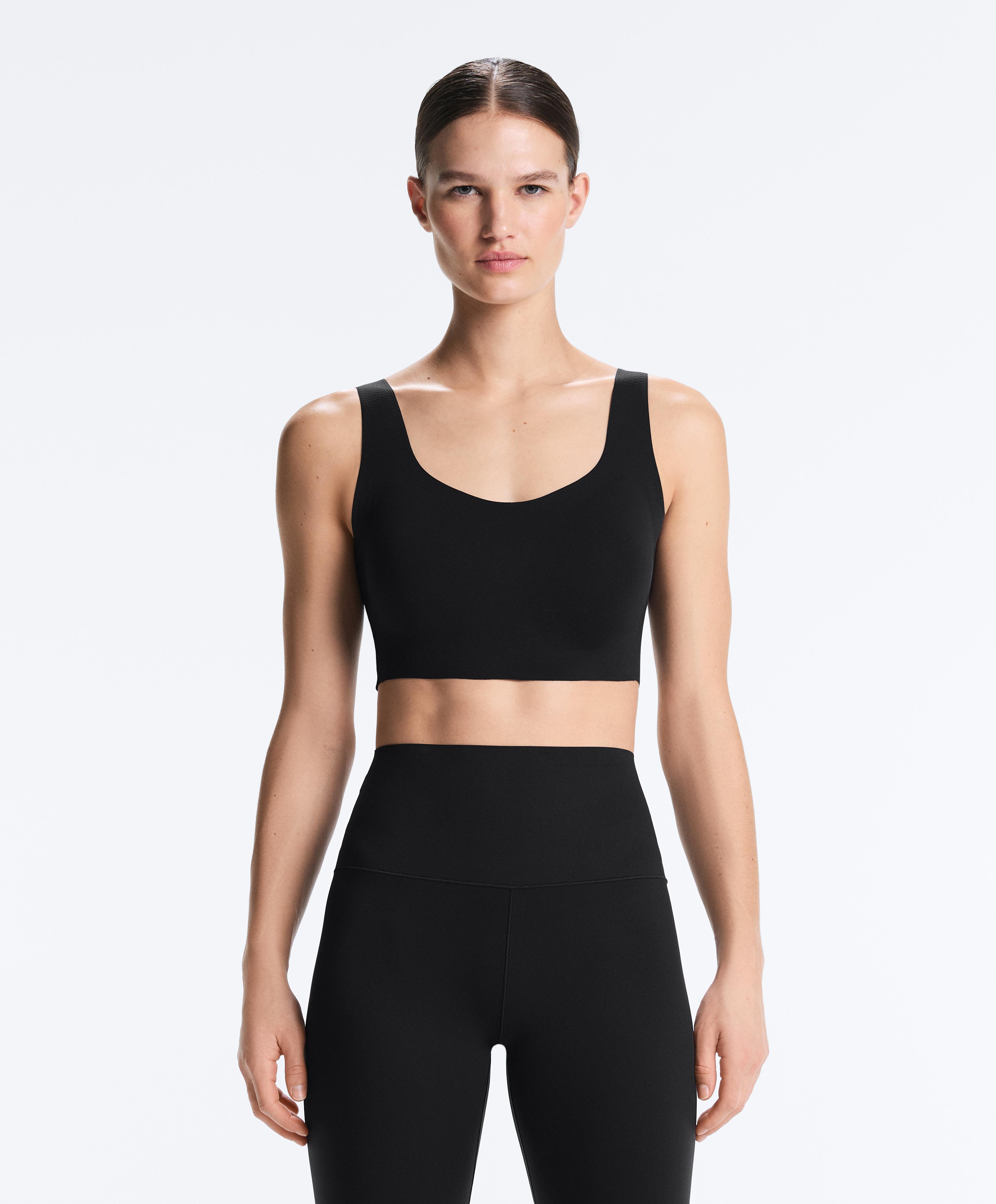 Perfect-adapt medium-support sports bra with cups — BLACK