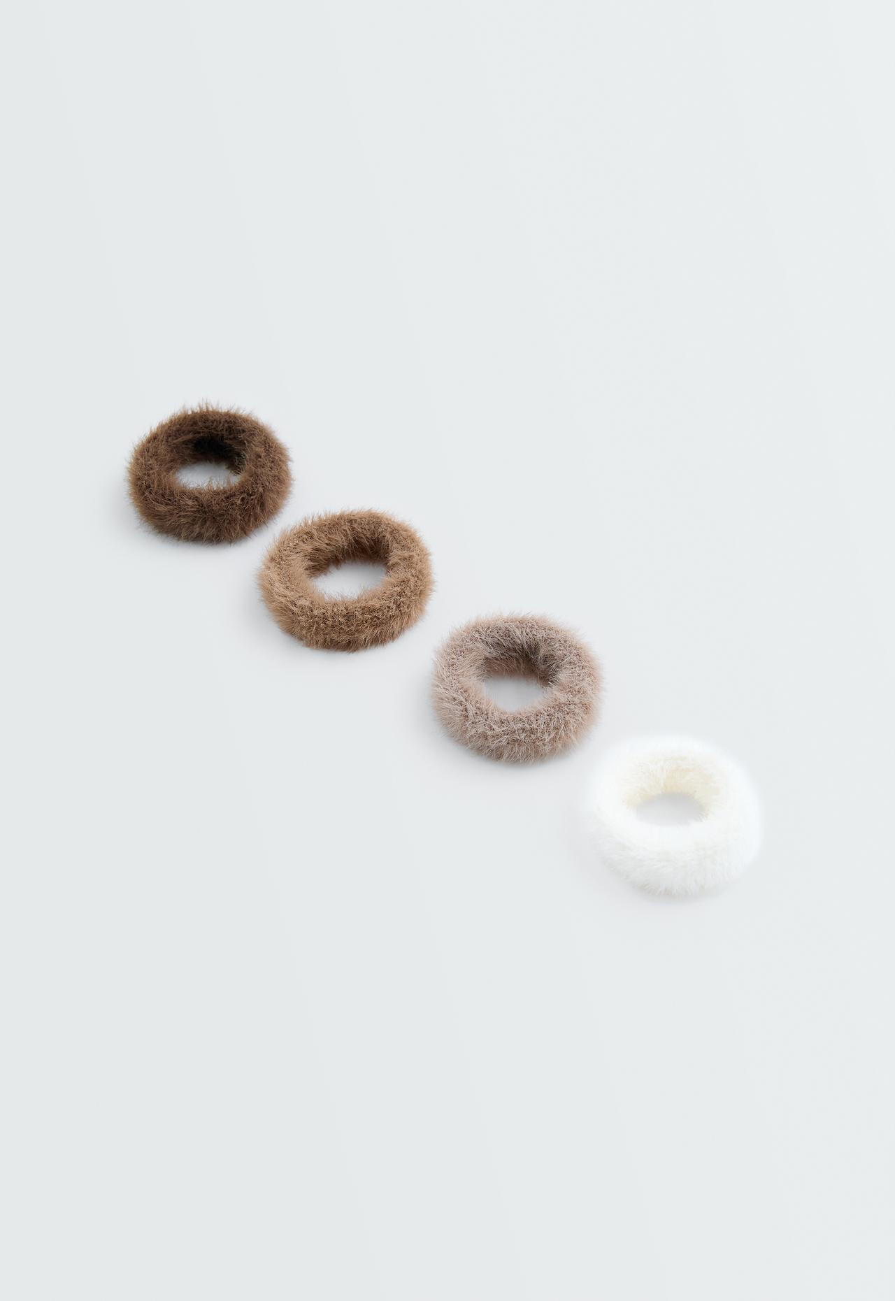 4 faux-fur scrunchies — TAN