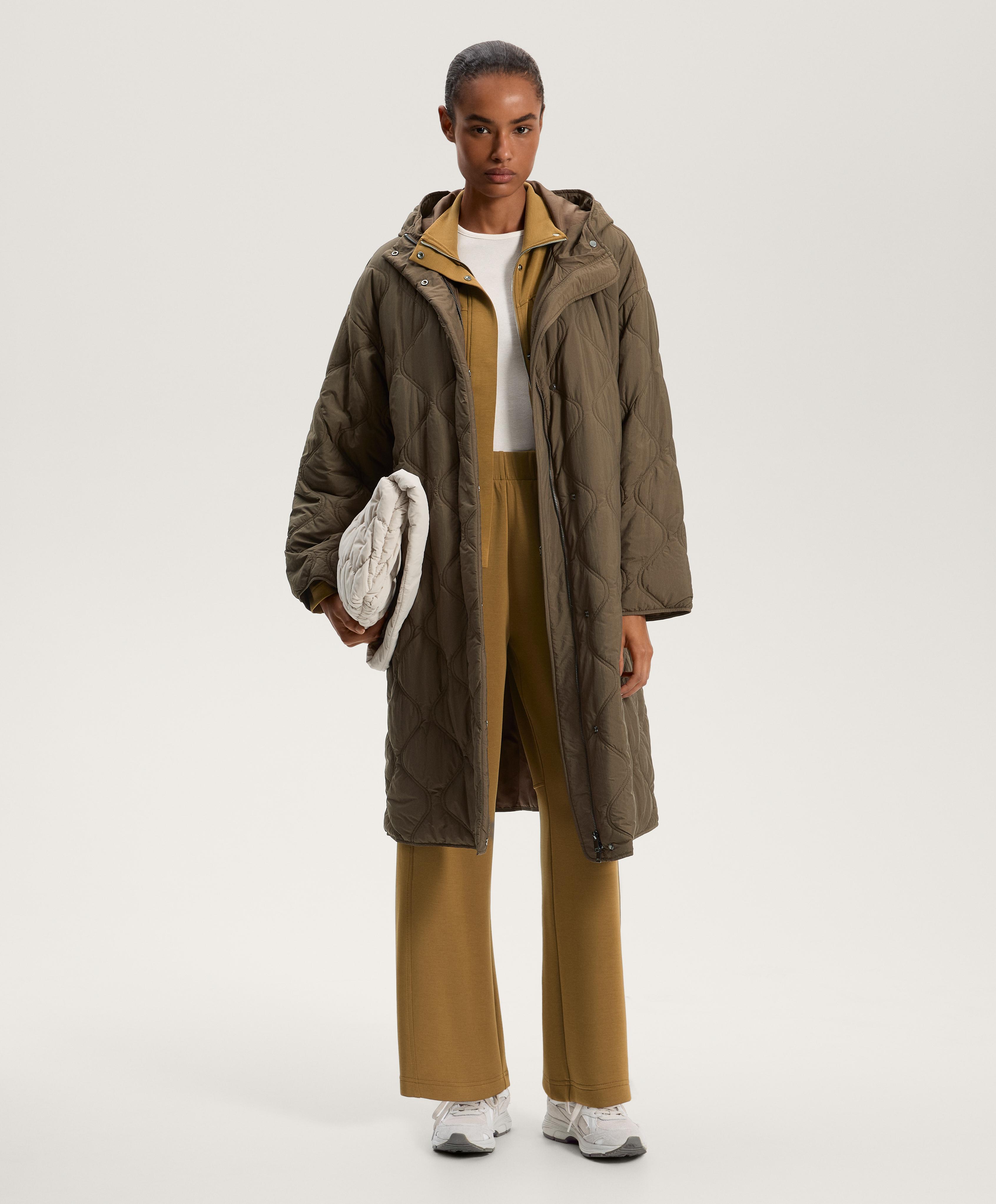 Pantalón recto con modal tacto suave.