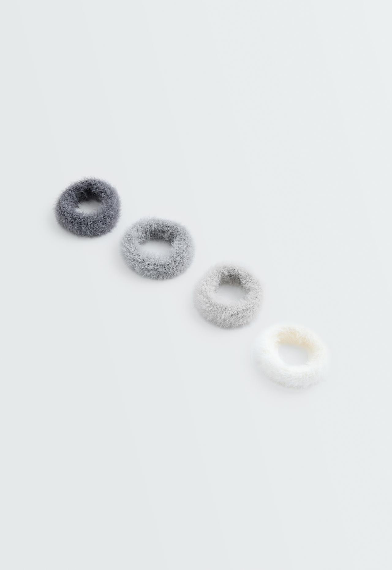 4 faux-fur scrunchies — GREY