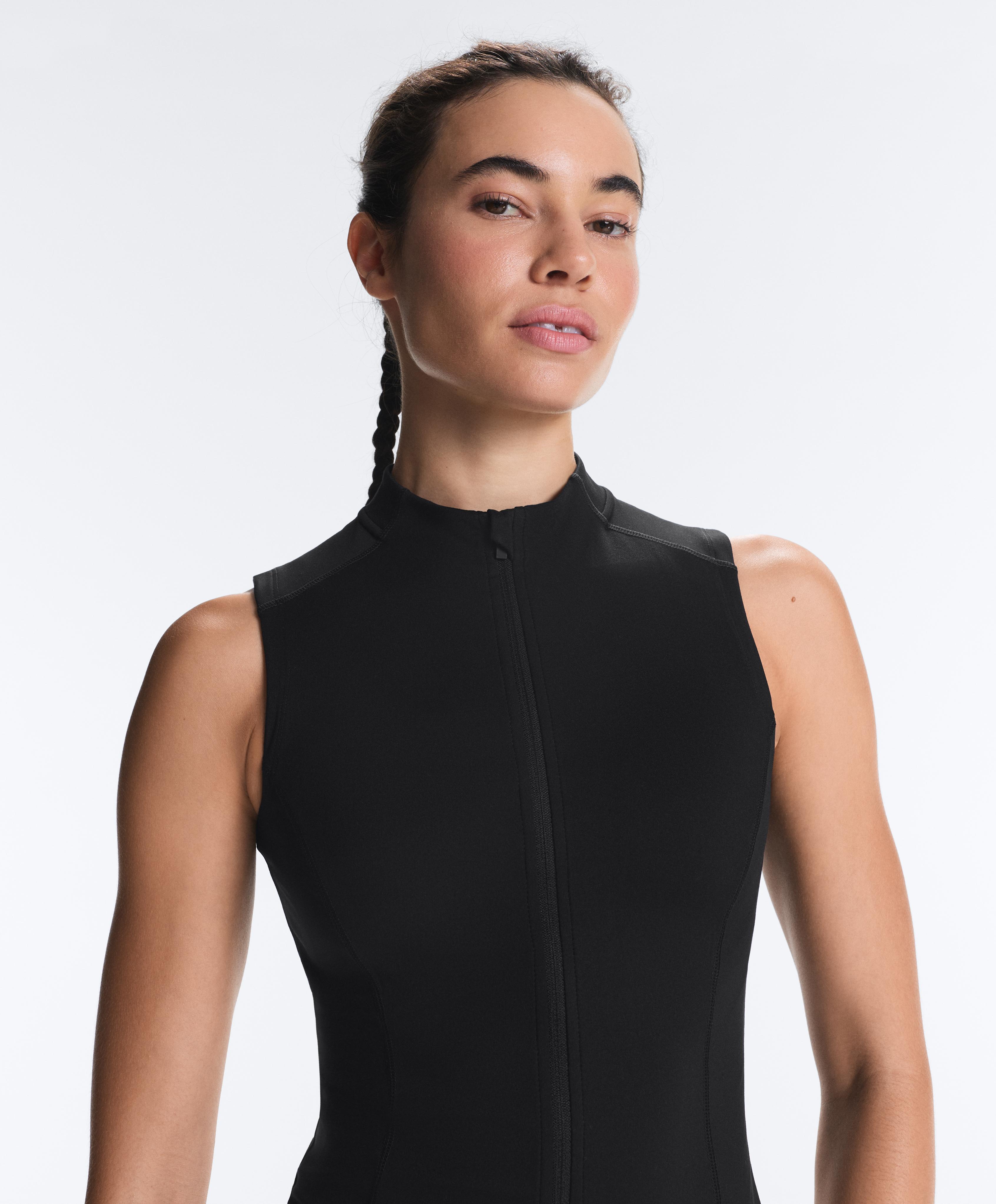 Sleeveless zip T-shirt — BLACK