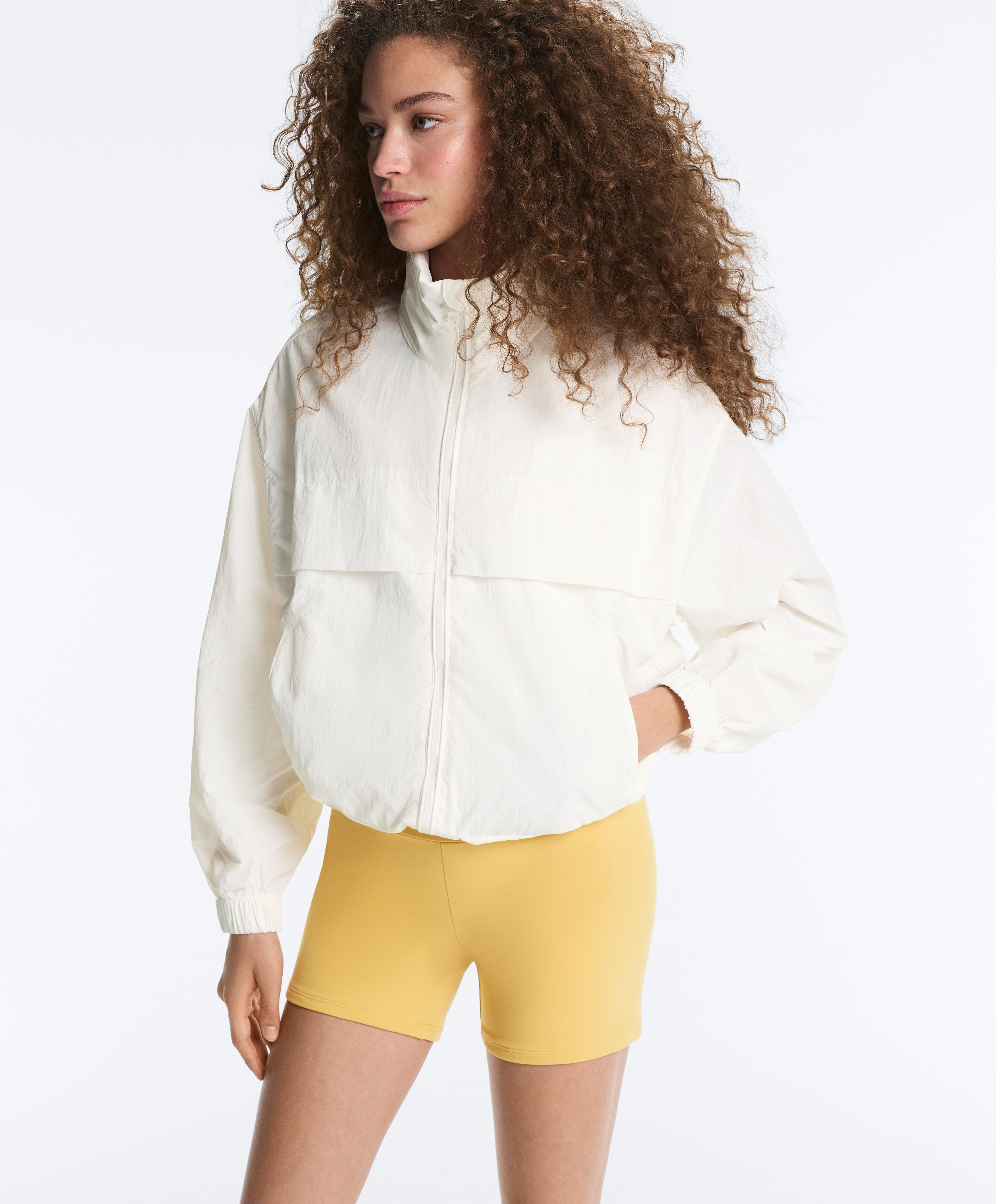 Chamarra track repelente al agua