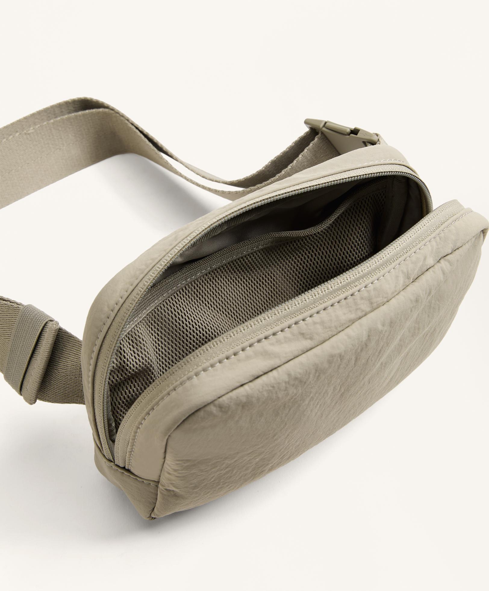 Crossbody vöökott Crossbody vöökott