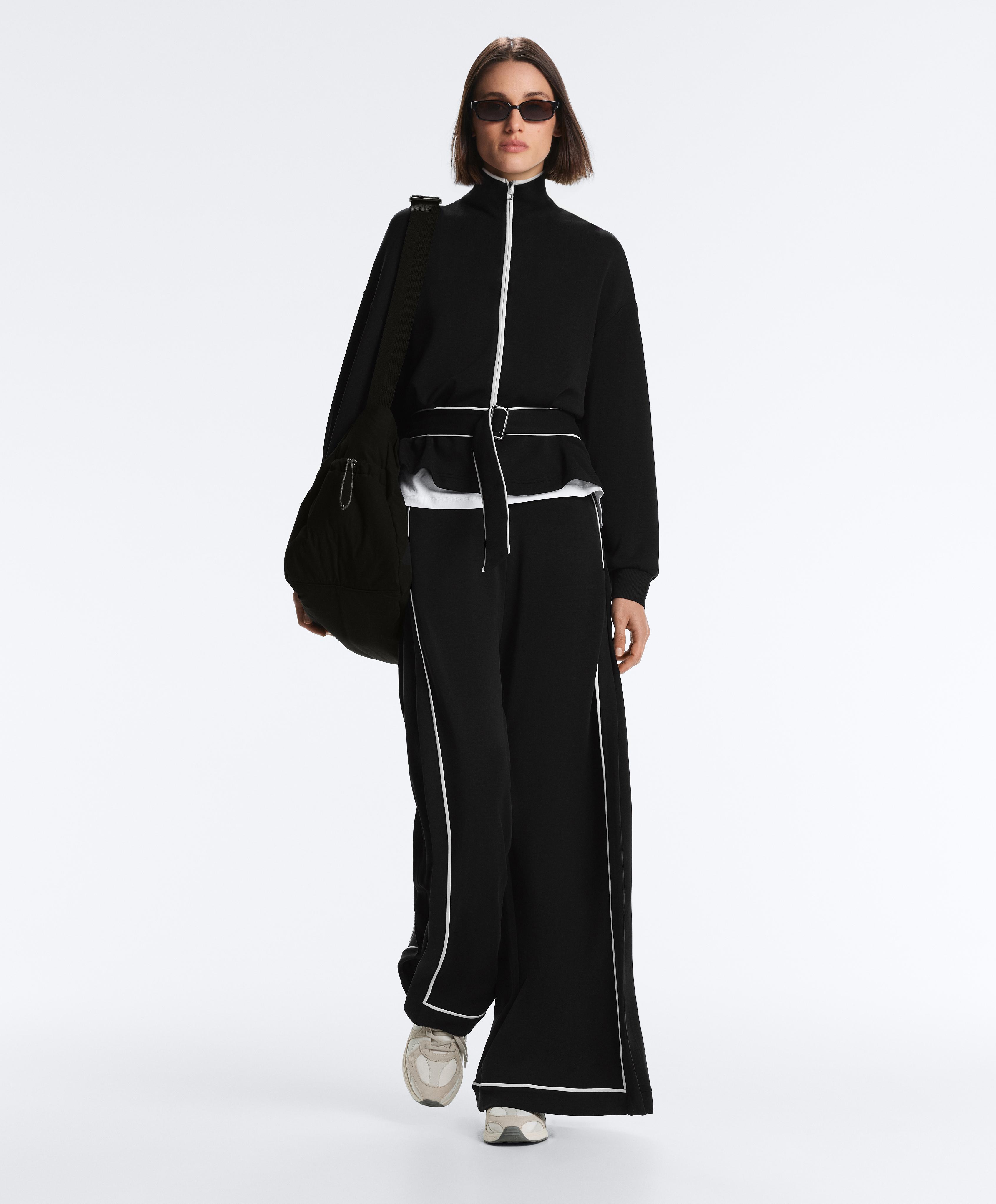 Piping jacket with soft-touch modal Piping jacket with soft-touch modal