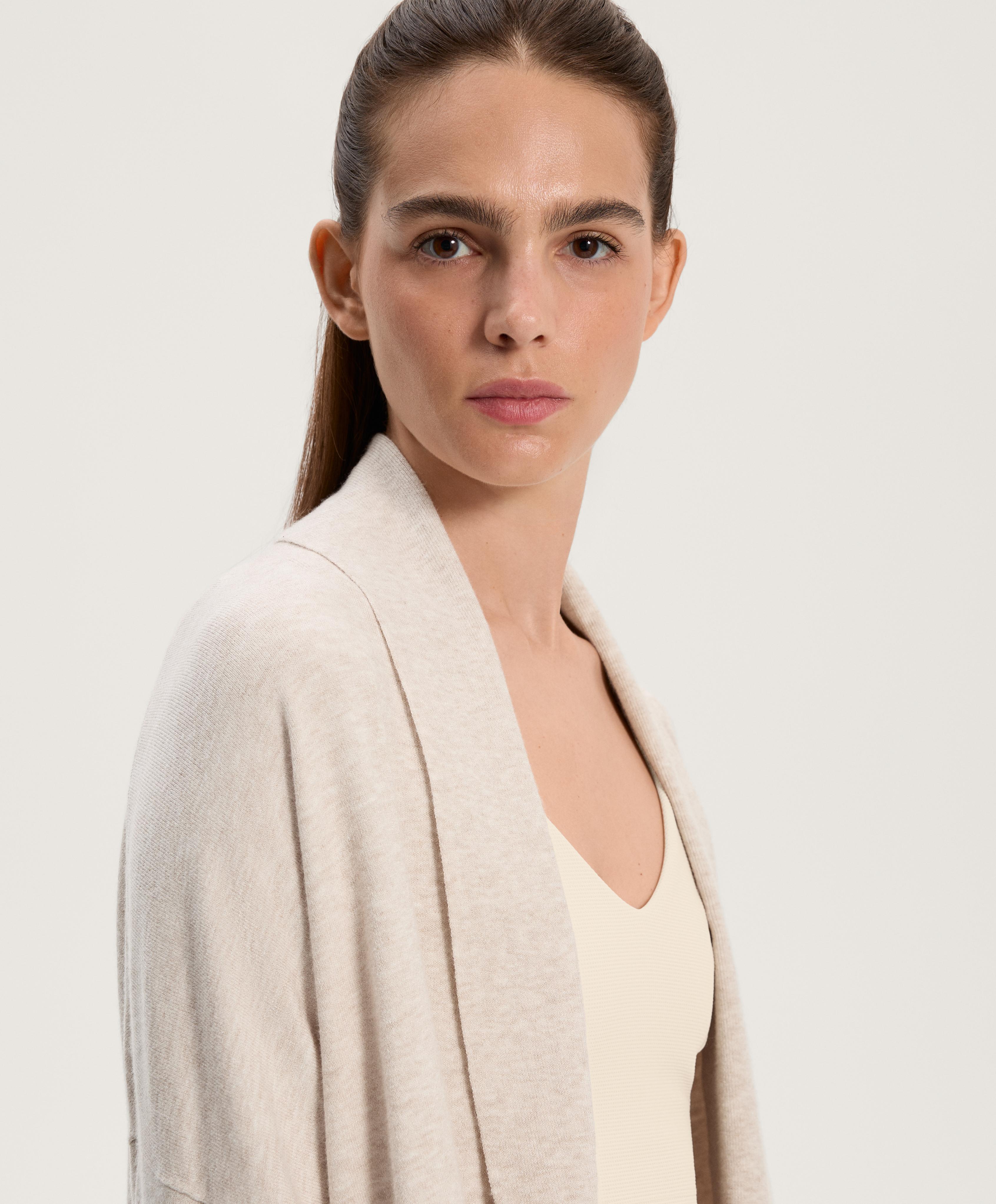 Stickad cardigan med krage och slag - Rea Stickad cardigan med krage och slag - Rea