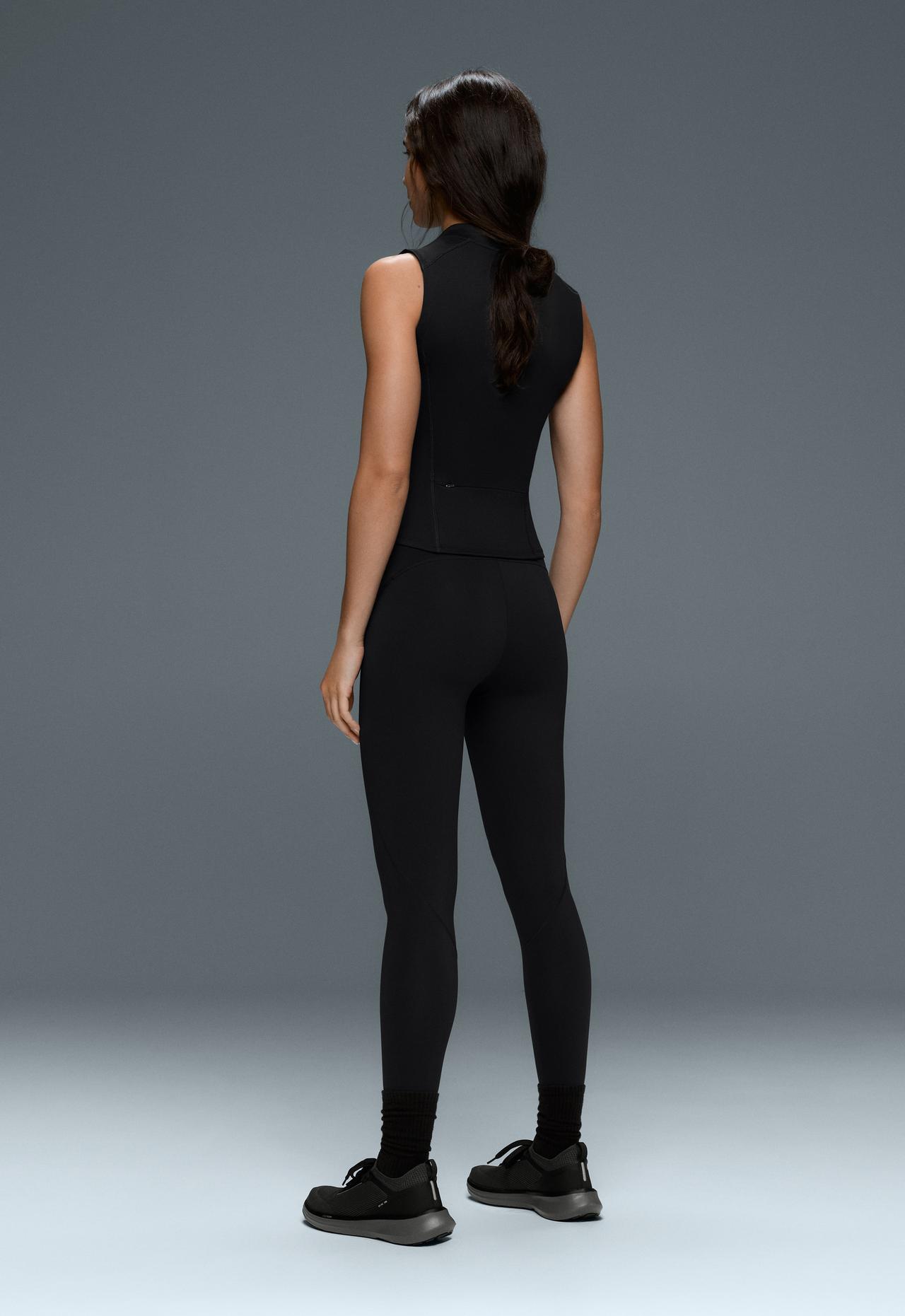 Sleeveless zip T-shirt — BLACK