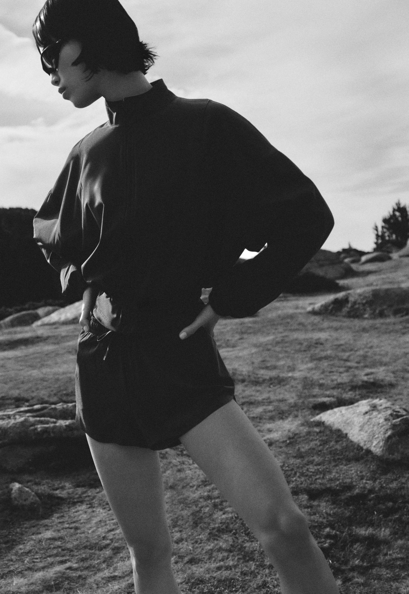 Light Touch 2-in-1 mid-rise shorts