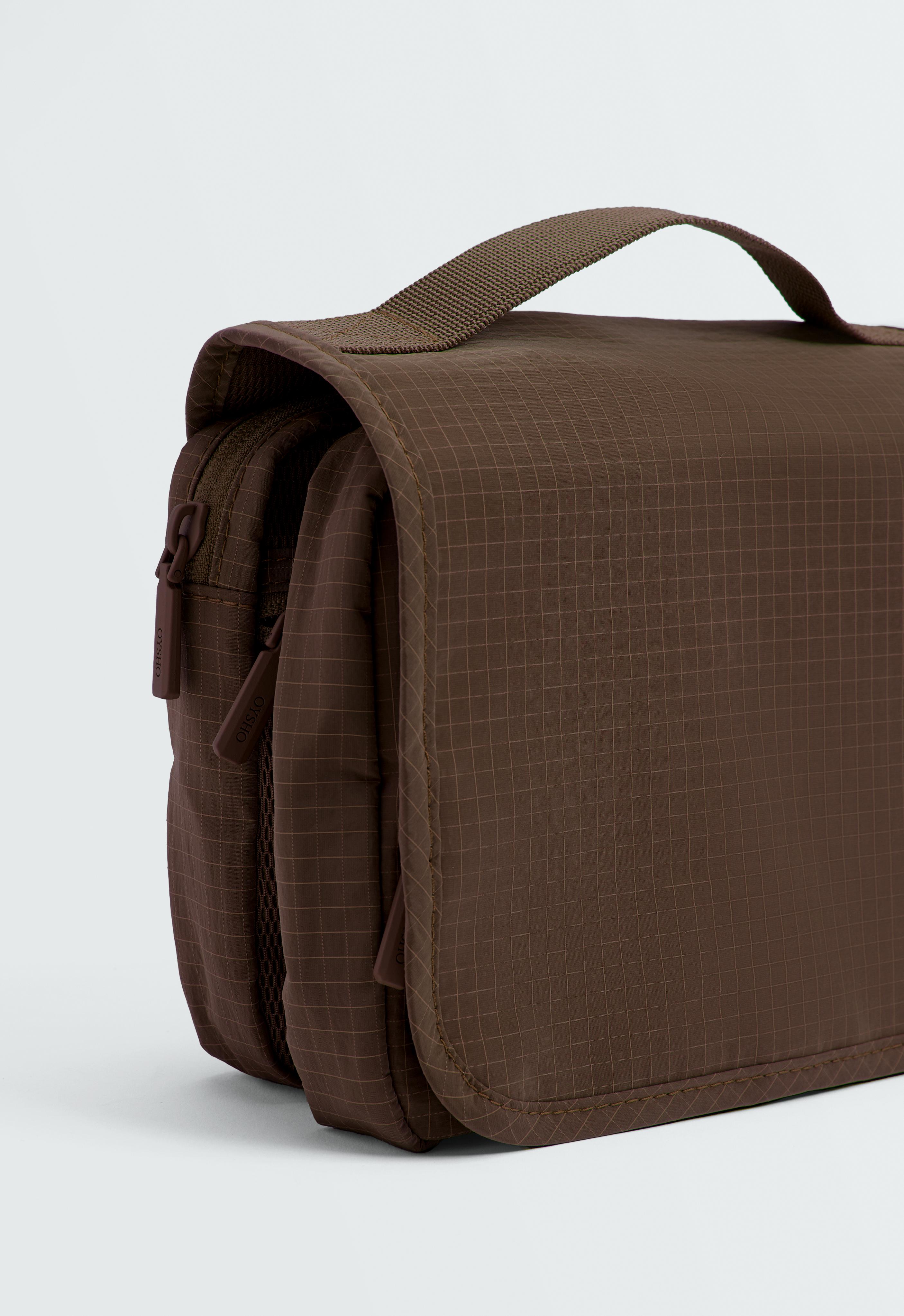 Hanging wash bag — BROWN (alternate view)