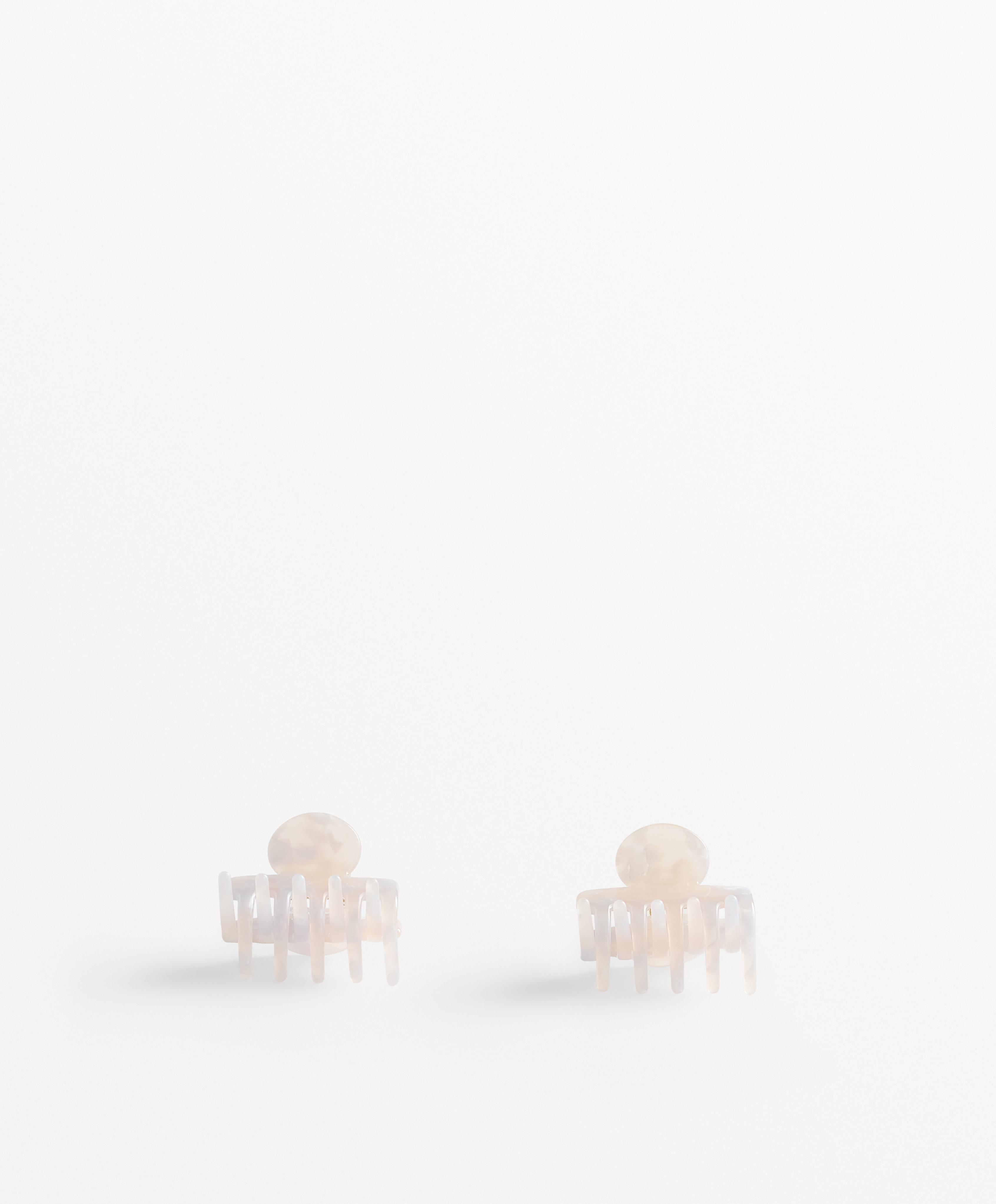 2 mini hair clips