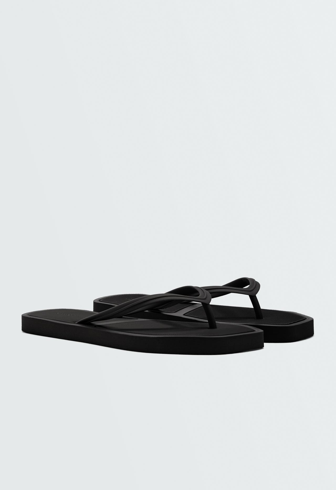 Embossed beach sandals — BLACK