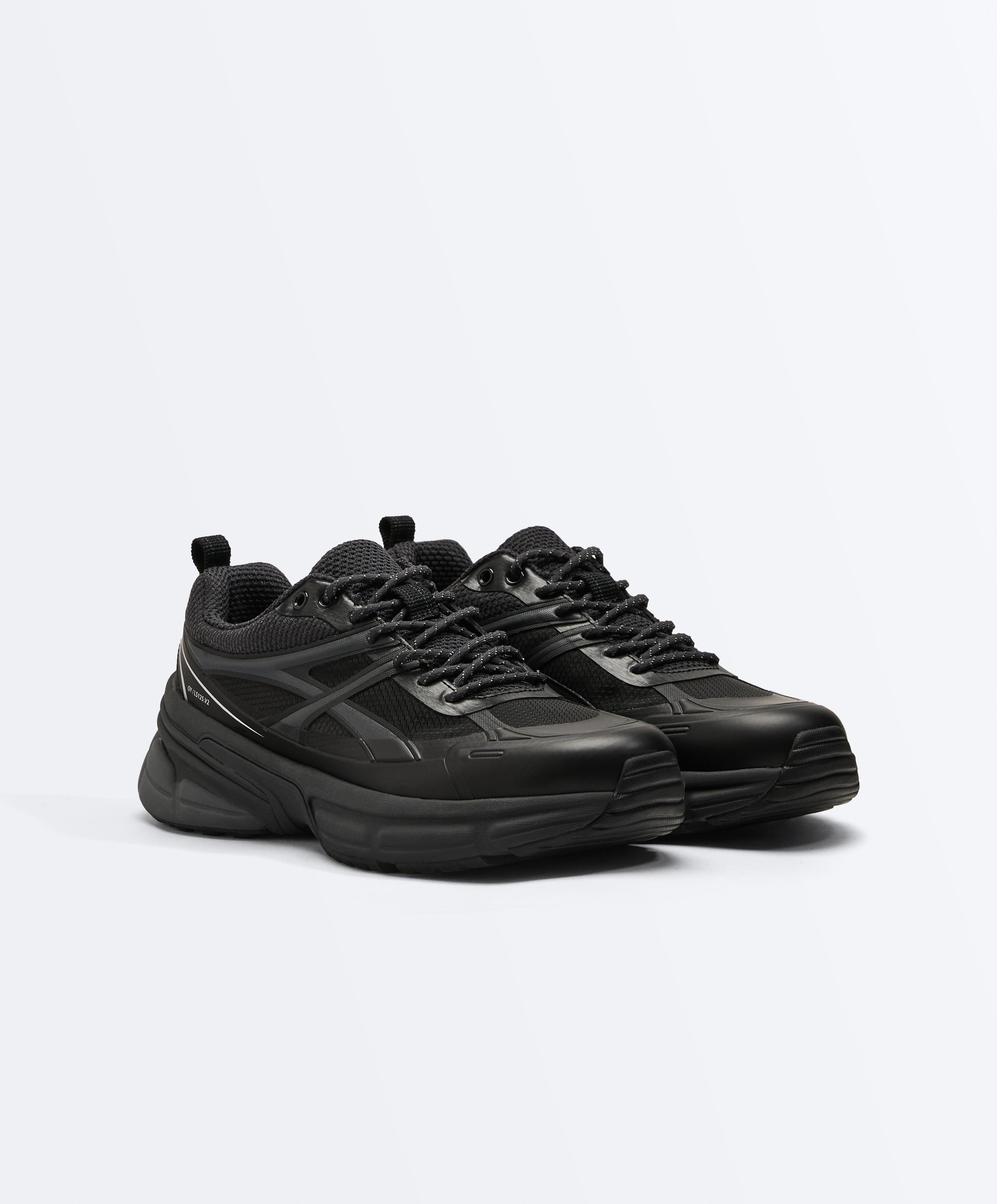 Running-style trainers — BLACK
