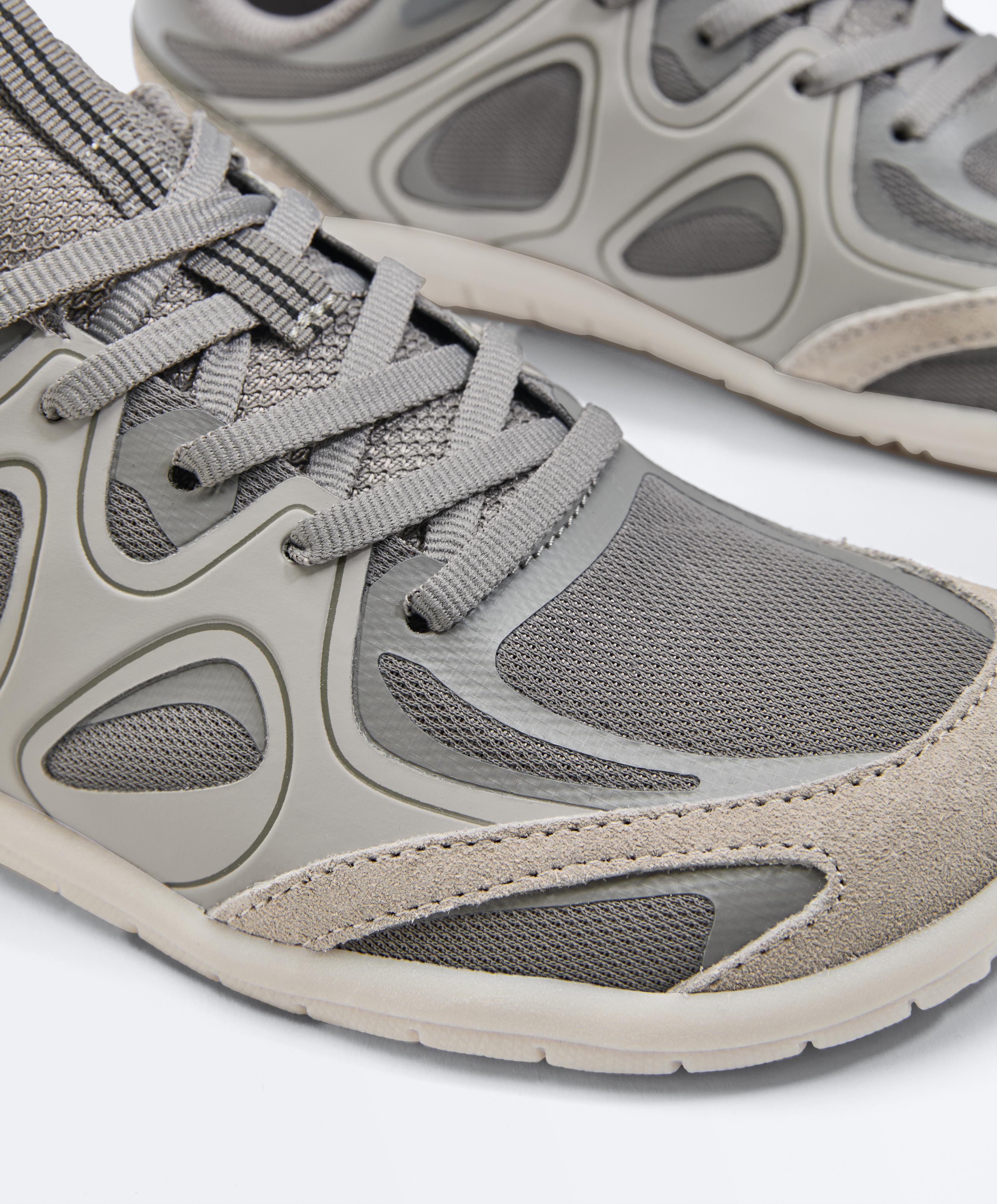 Multi-activity barefoot trainers — MOLE