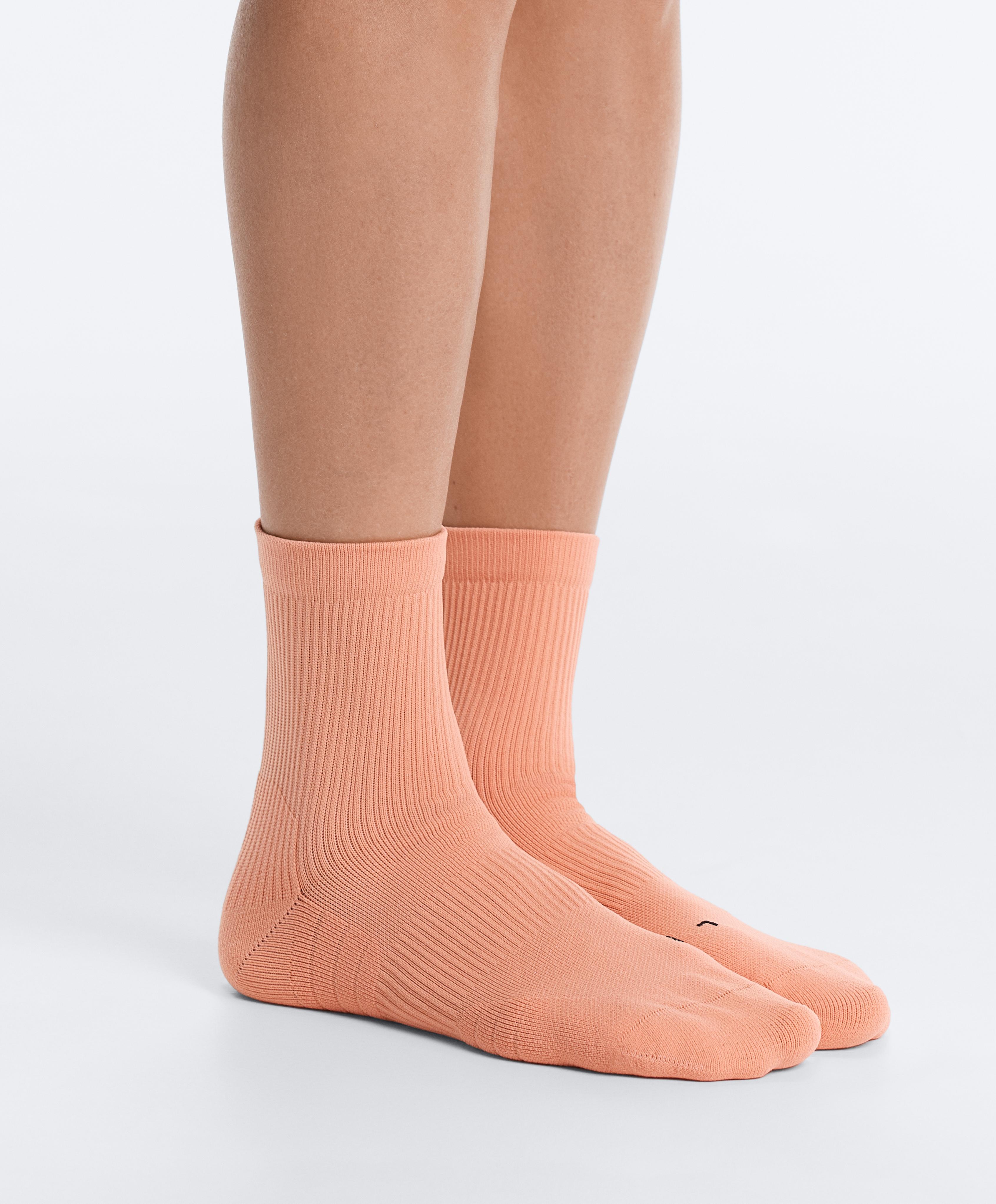 2 pāri potītes garuma zeķu ar poliamīda maisījumu, skriešanai 2 pāri potītes garuma zeķu ar poliamīda maisījumu, skriešanai