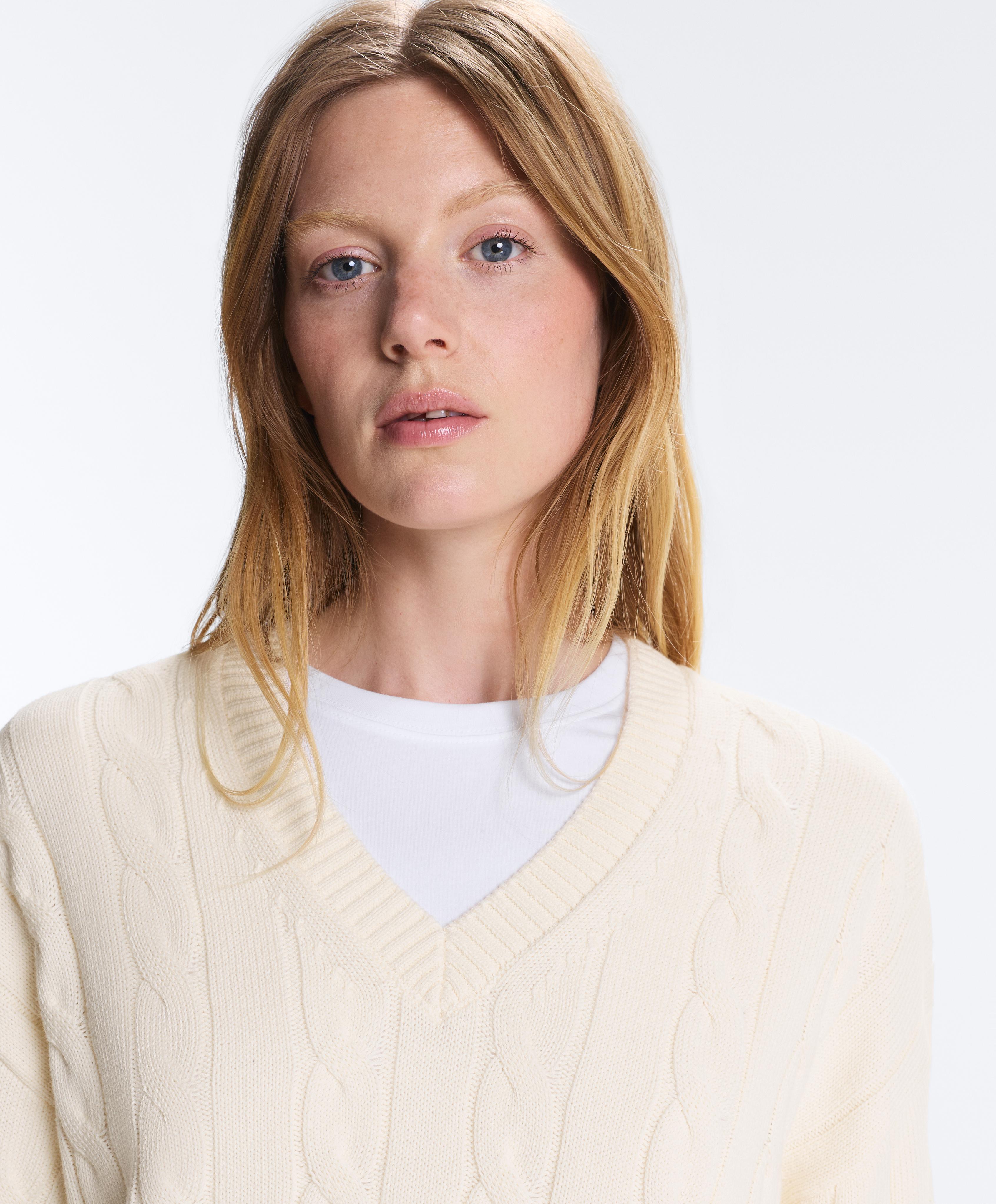 100% cotton cable knit V-neck jumper — PALE ECRU