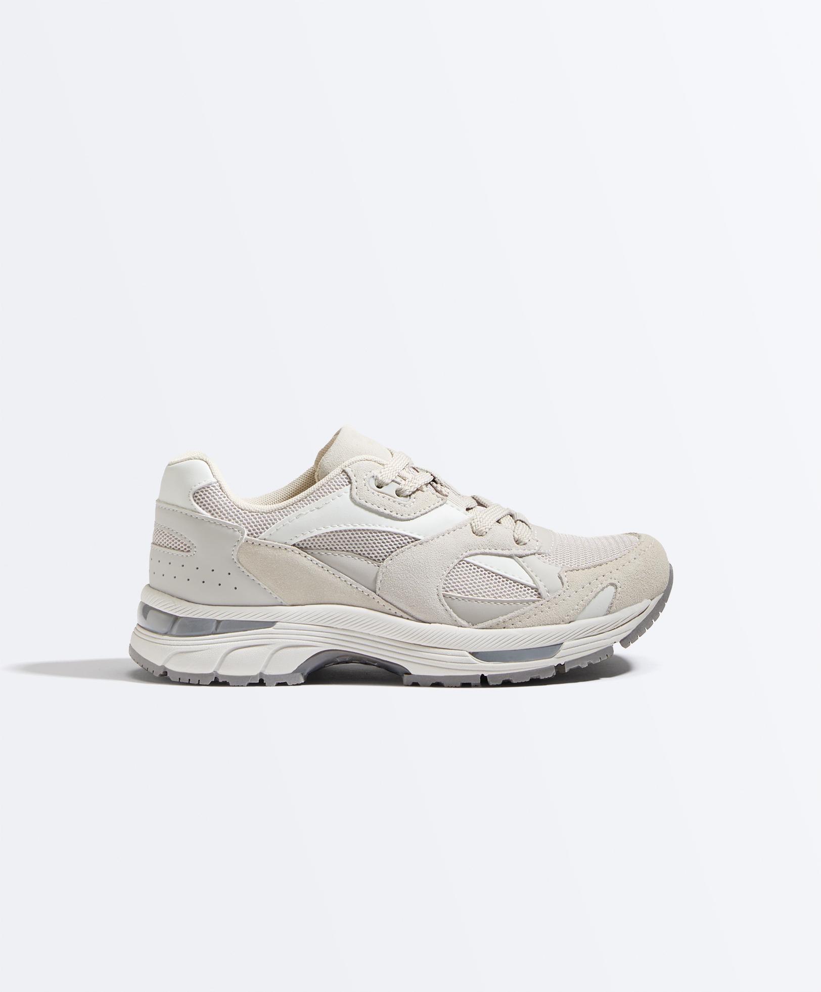 Skriešanas stila apavi