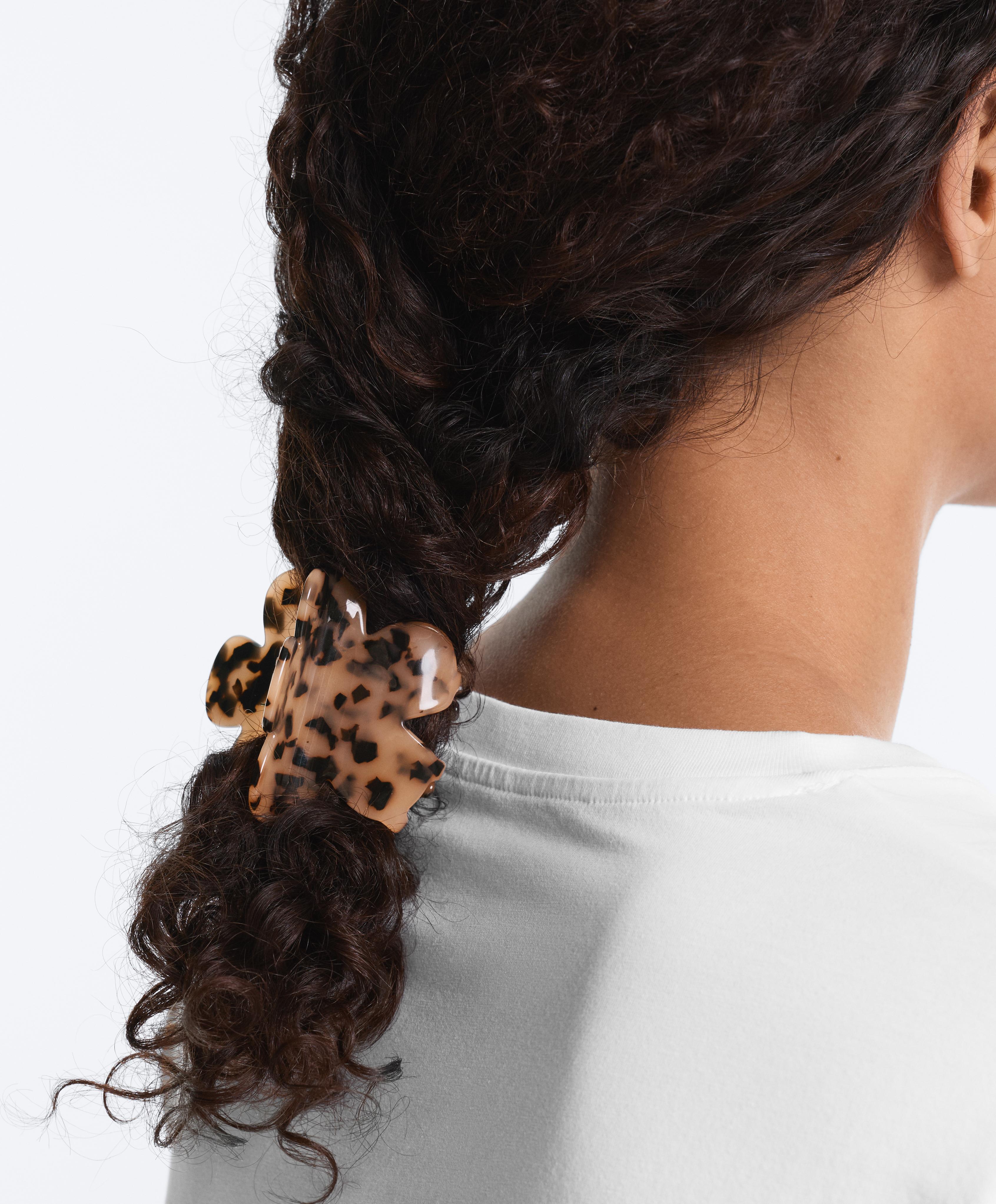 Small faux-tortoiseshell floral hair clip