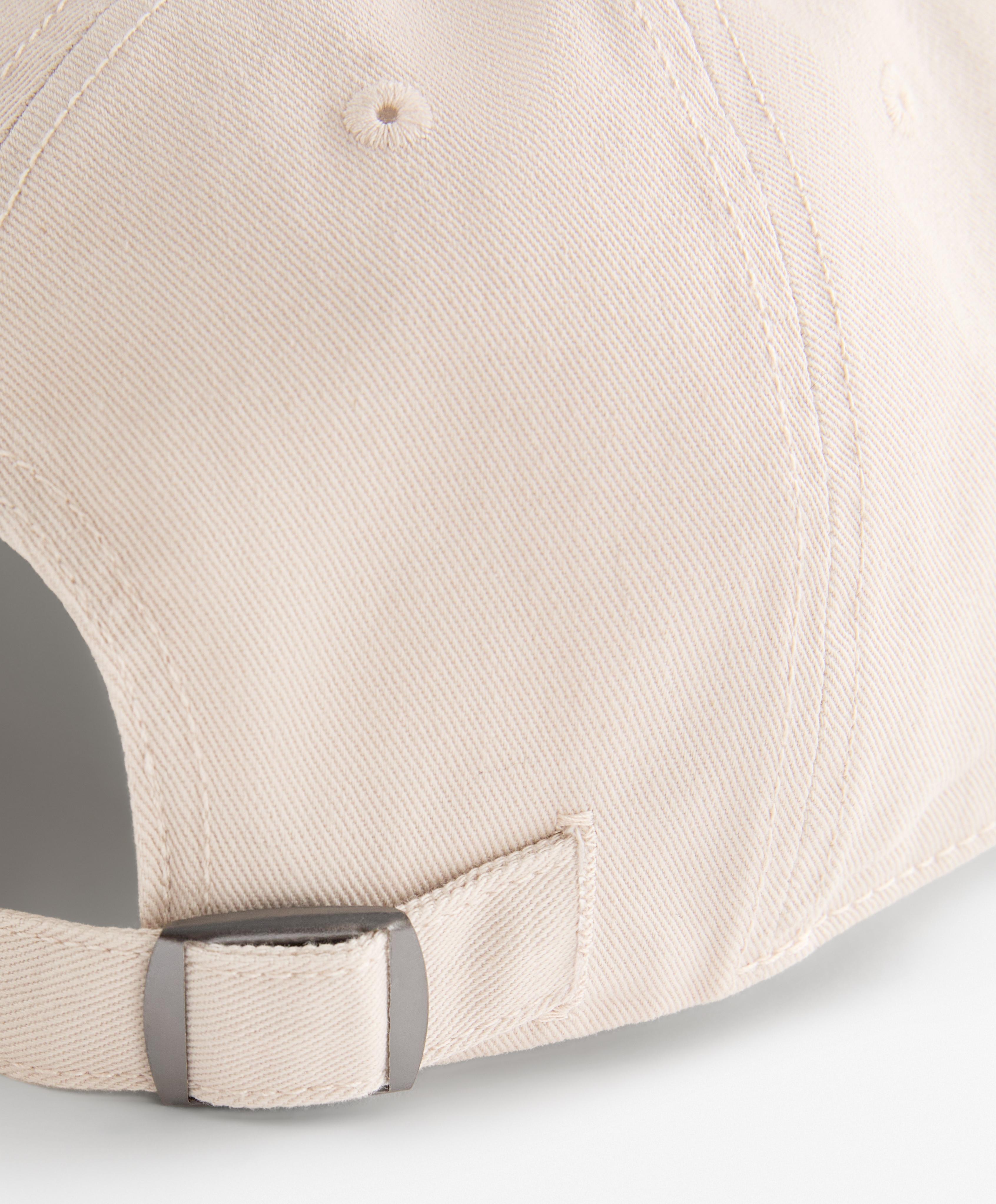Washed-effect 100% cotton cap